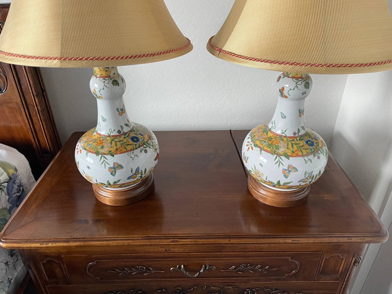 Mid 20th Century Table Lamps From Ceramic Vases With Butterflies - a Pair - 5