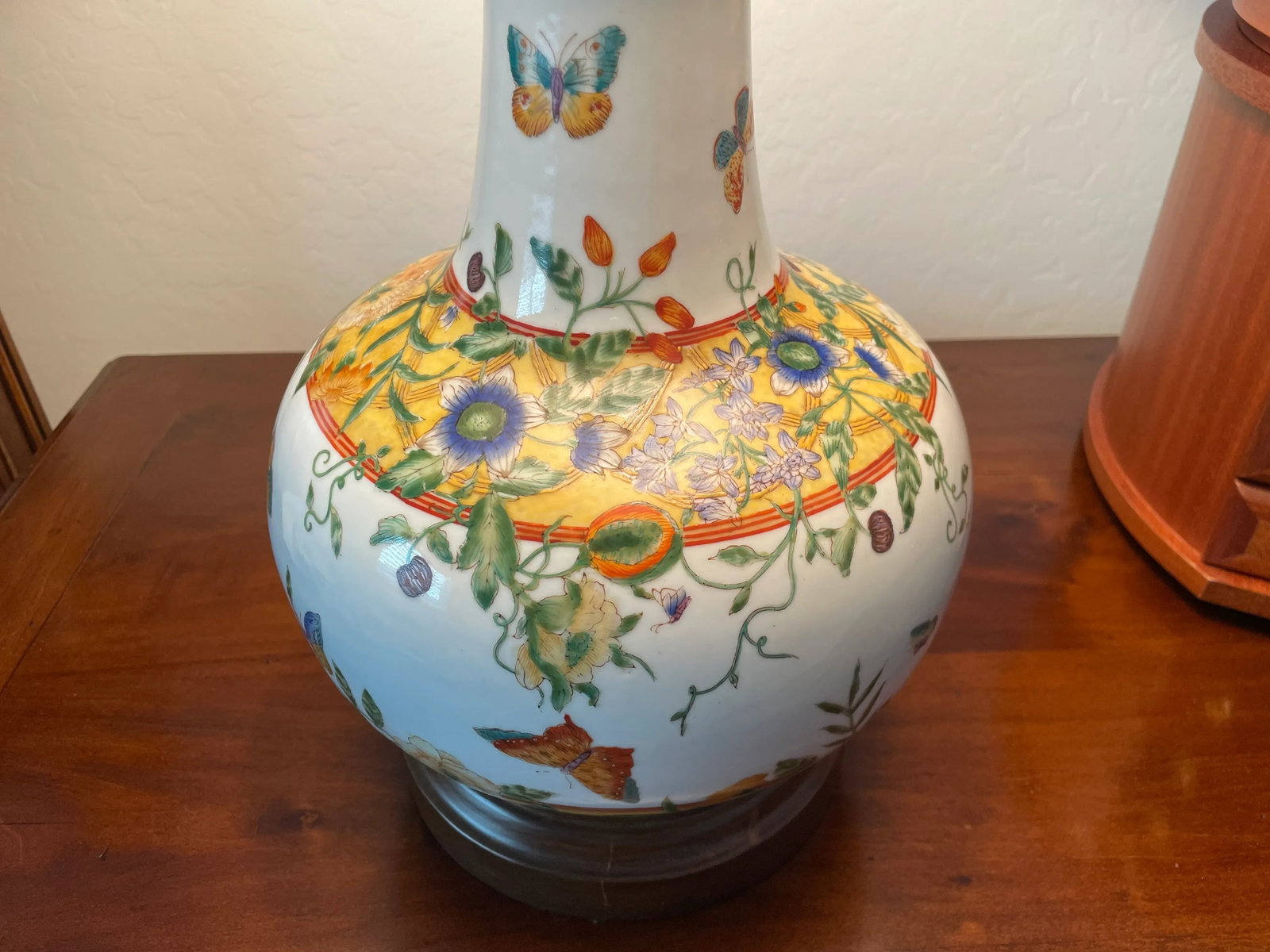 Mid 20th Century Table Lamps From Ceramic Vases With Butterflies - a Pair - 7