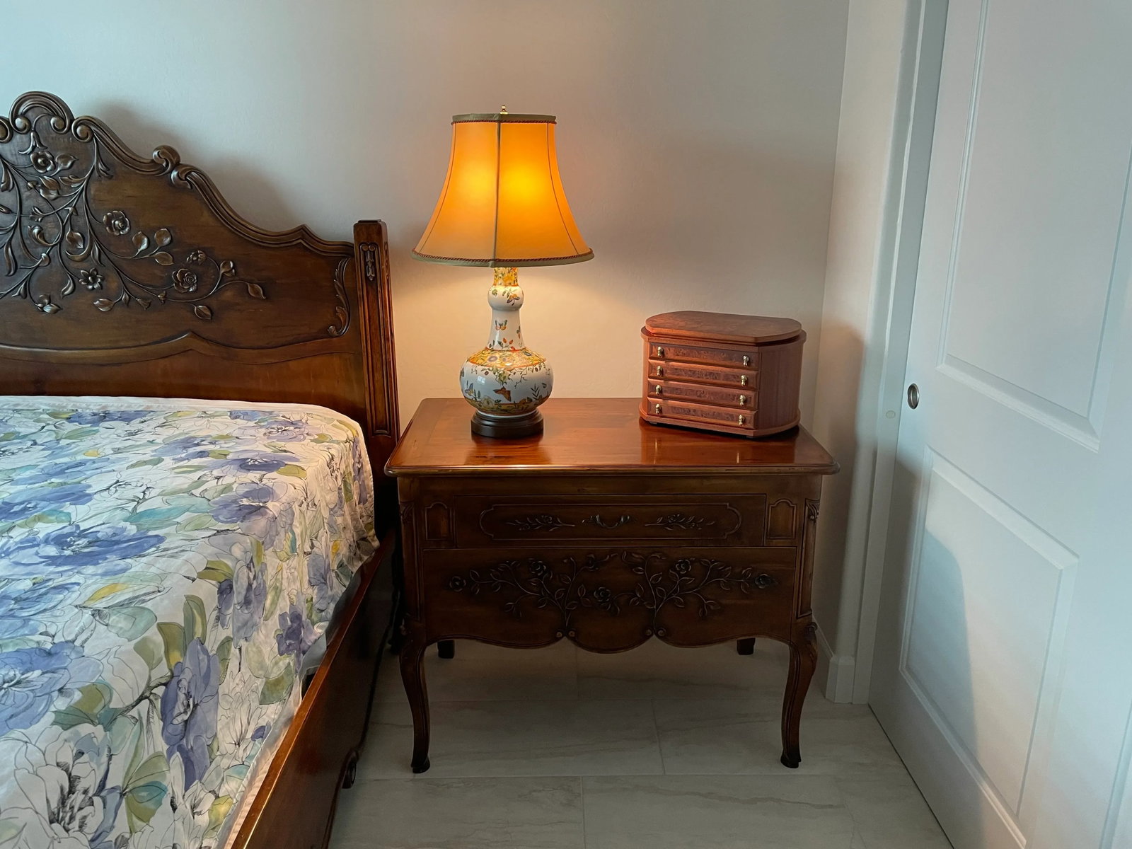 Mid 20th Century Table Lamps From Ceramic Vases With Butterflies - a Pair - 8