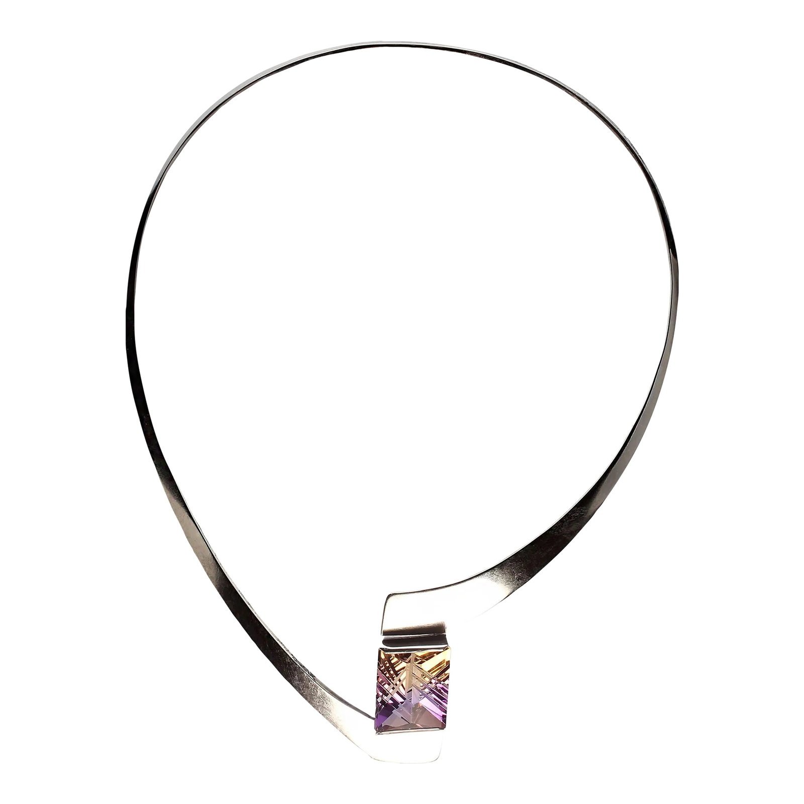 1980s One of a Kind Fantasy Cut Ametrine in Sterling Silver Collar: This is part of Chairish's Fine Jewelry assortment. Stunning Fantasy Cut Ametrine Collar Discover the beauty of our exquisite Fantasy Cut Ametrine, weighing approximately 27 carats, elegantly set in