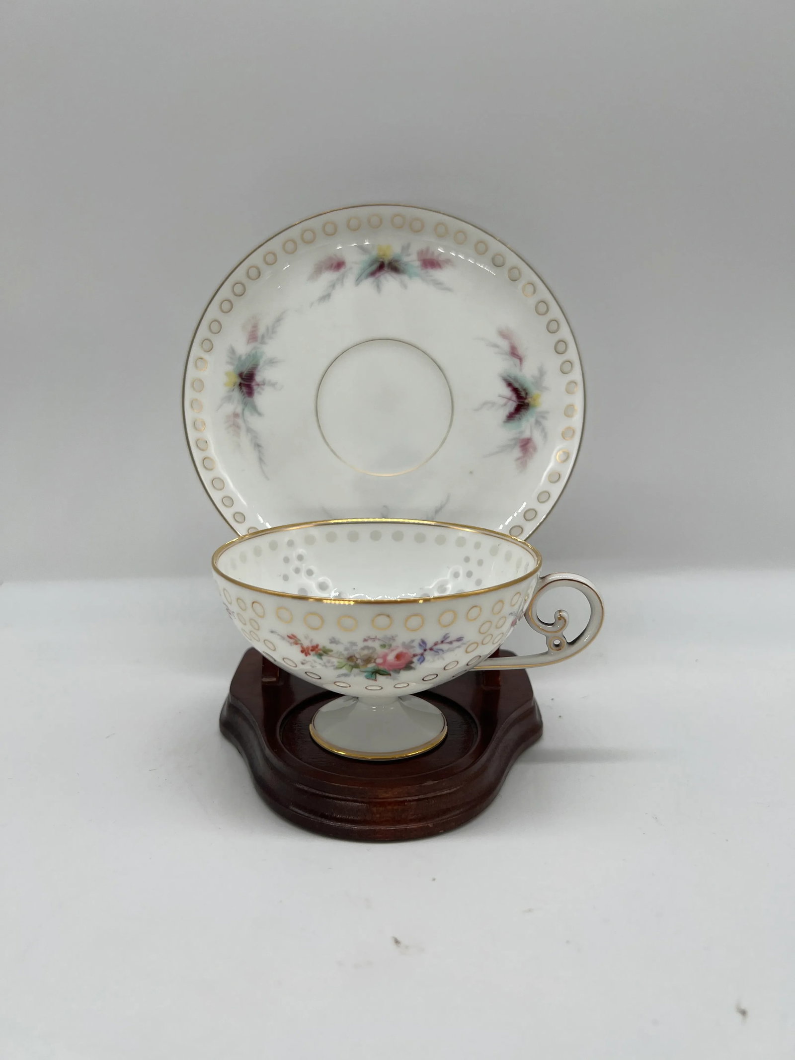 Fine & High Quality Porcelain Tea Cup / Saucer - Rice Grain - Gilt Enameled - 10