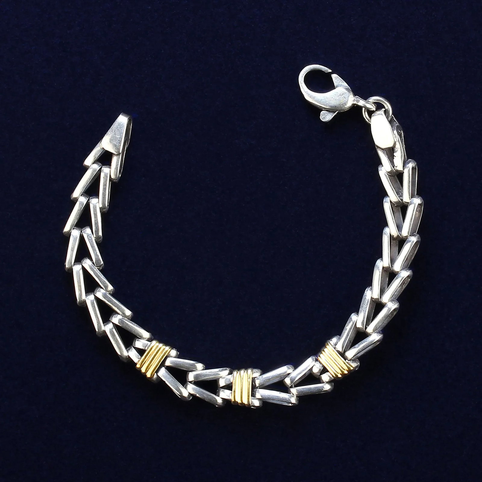 Late 20th Century Sterling Silver Bracelet in Herringbone Design - 4