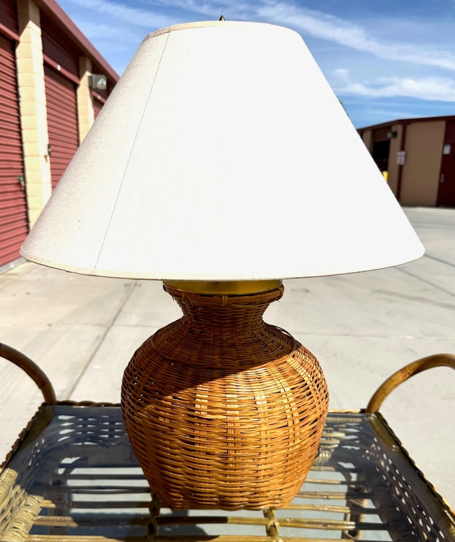 Rustic European Woven Rattan Table Lamp - 4