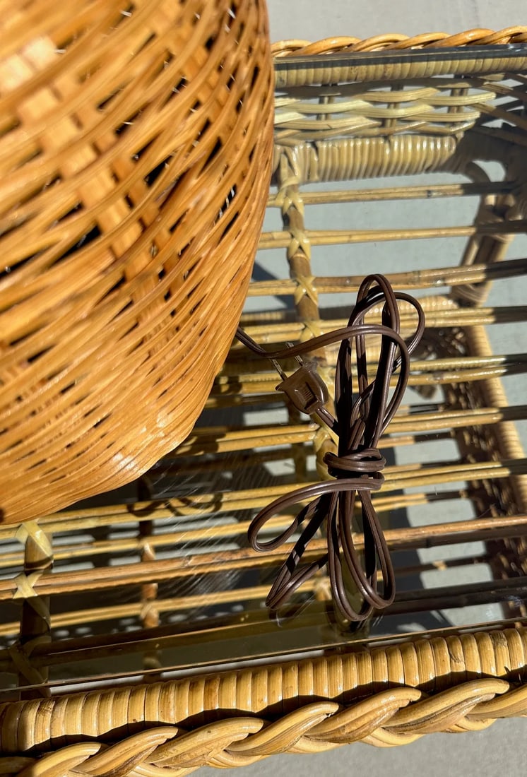 Rustic European Woven Rattan Table Lamp - 7