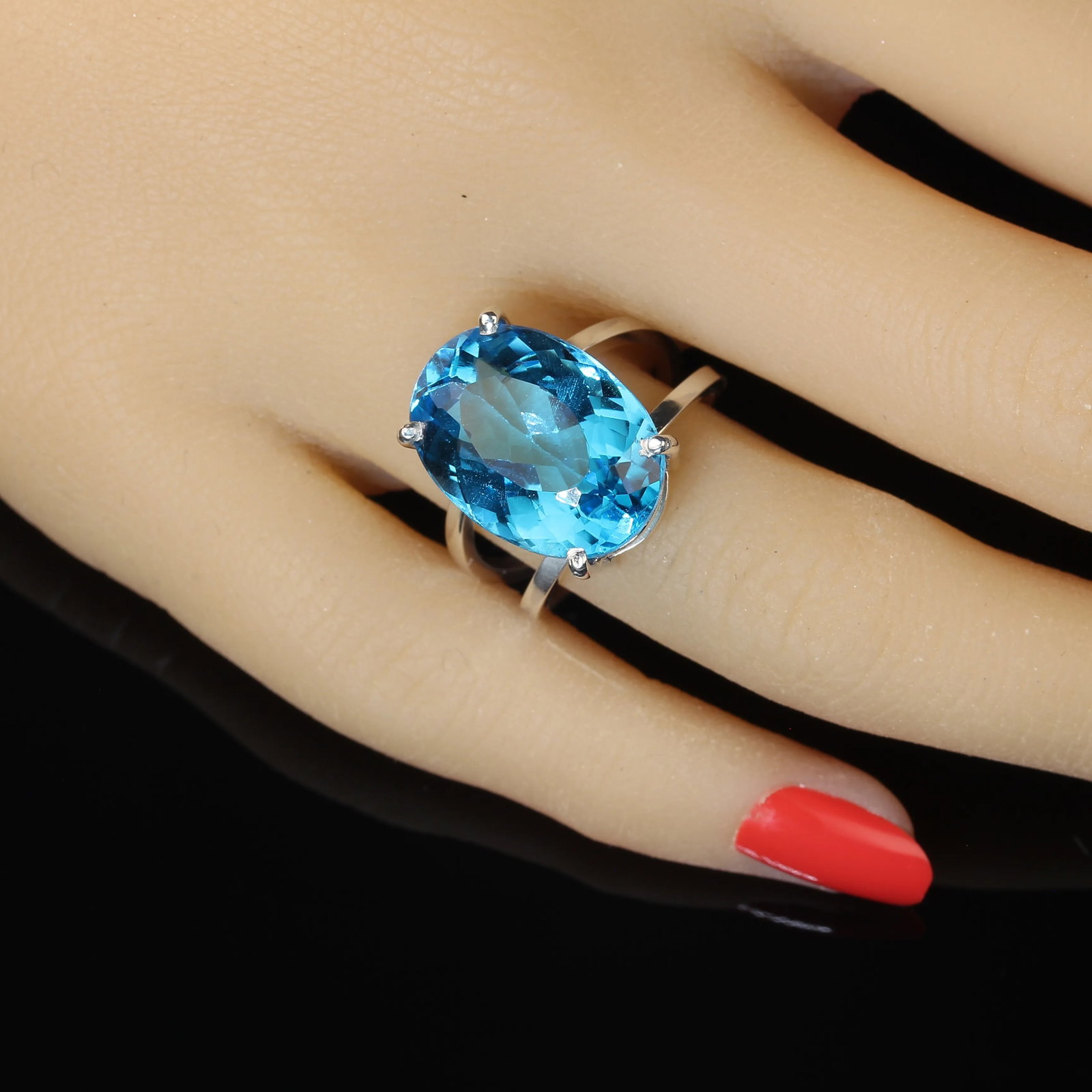 Scintillating 17ct Swiss Blue Topaz and Sterling Silver Ring - 2