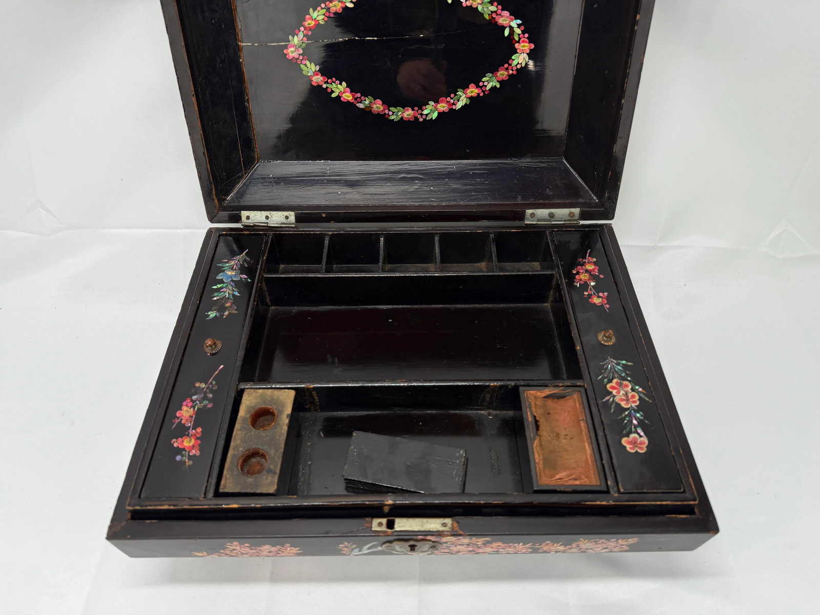 19th Century Chinese Export Black Lacquer & Mother of Pearl Sewing Box - 10