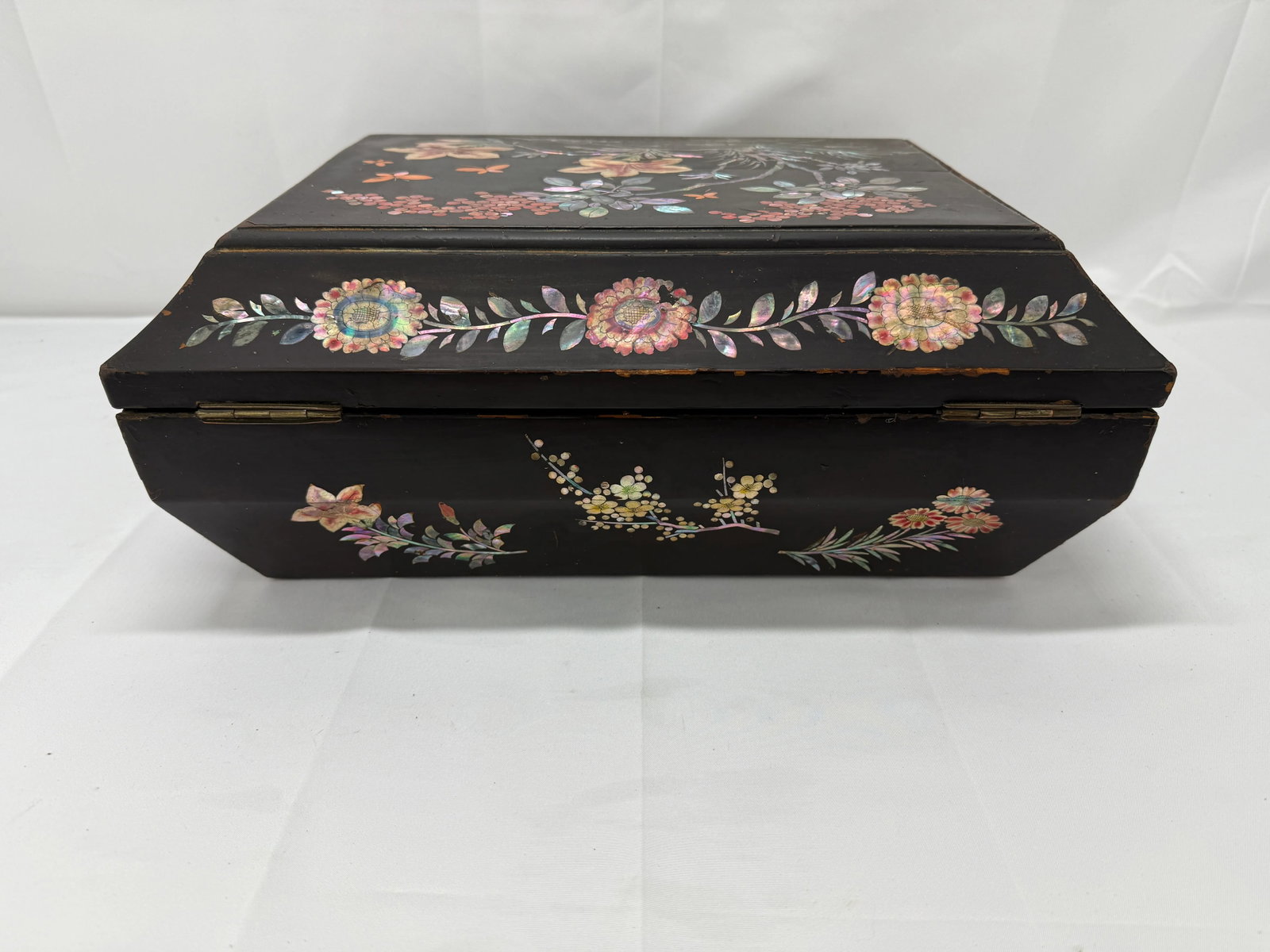 19th Century Chinese Export Black Lacquer & Mother of Pearl Sewing Box - 9