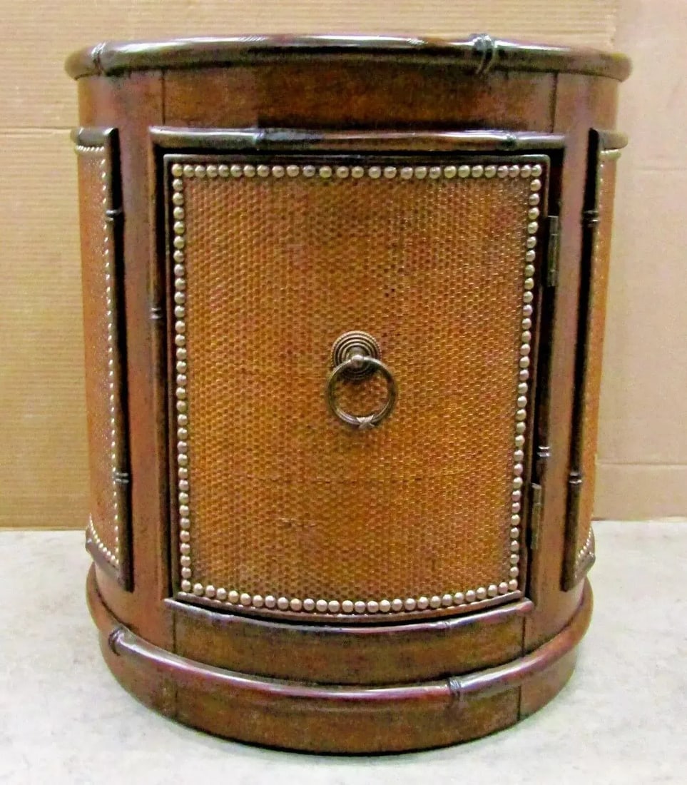 Matched Pair of Tommy Bahama Sandpiper Rattan Round Lamp Tables Side Tables 545-950 - 3