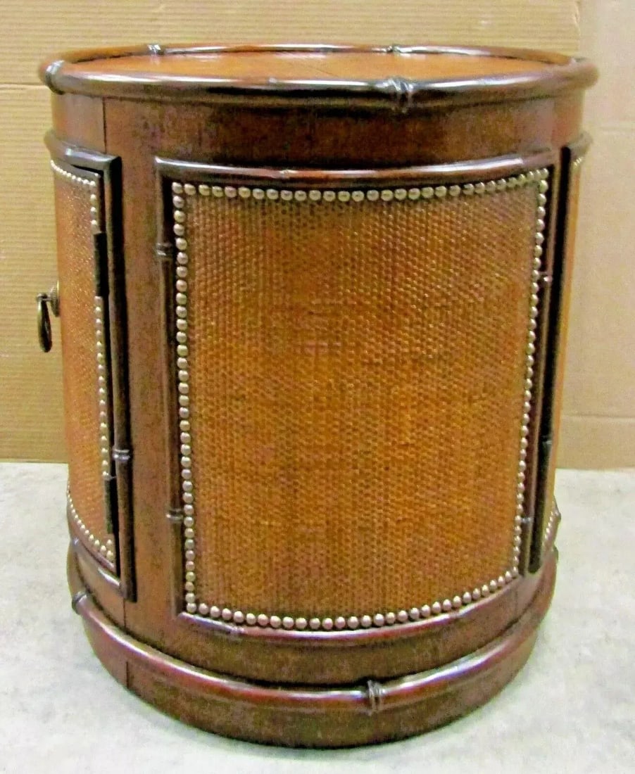 Matched Pair of Tommy Bahama Sandpiper Rattan Round Lamp Tables Side Tables 545-950 - 4