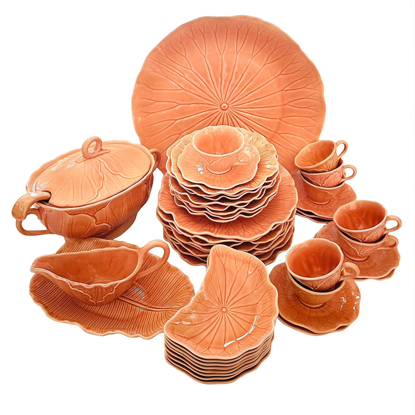 Vintage Peach "Lotus" Dinnerware Set of 45 by Metlox: Vintage Peach/Apricot Lotus by Metlox, PoppyTrail, set of 45. Beautiful and perfect for upcoming garden parties. Mix and match with other Lotus colors would look amazing. 9-Dinner plates, 10.75in