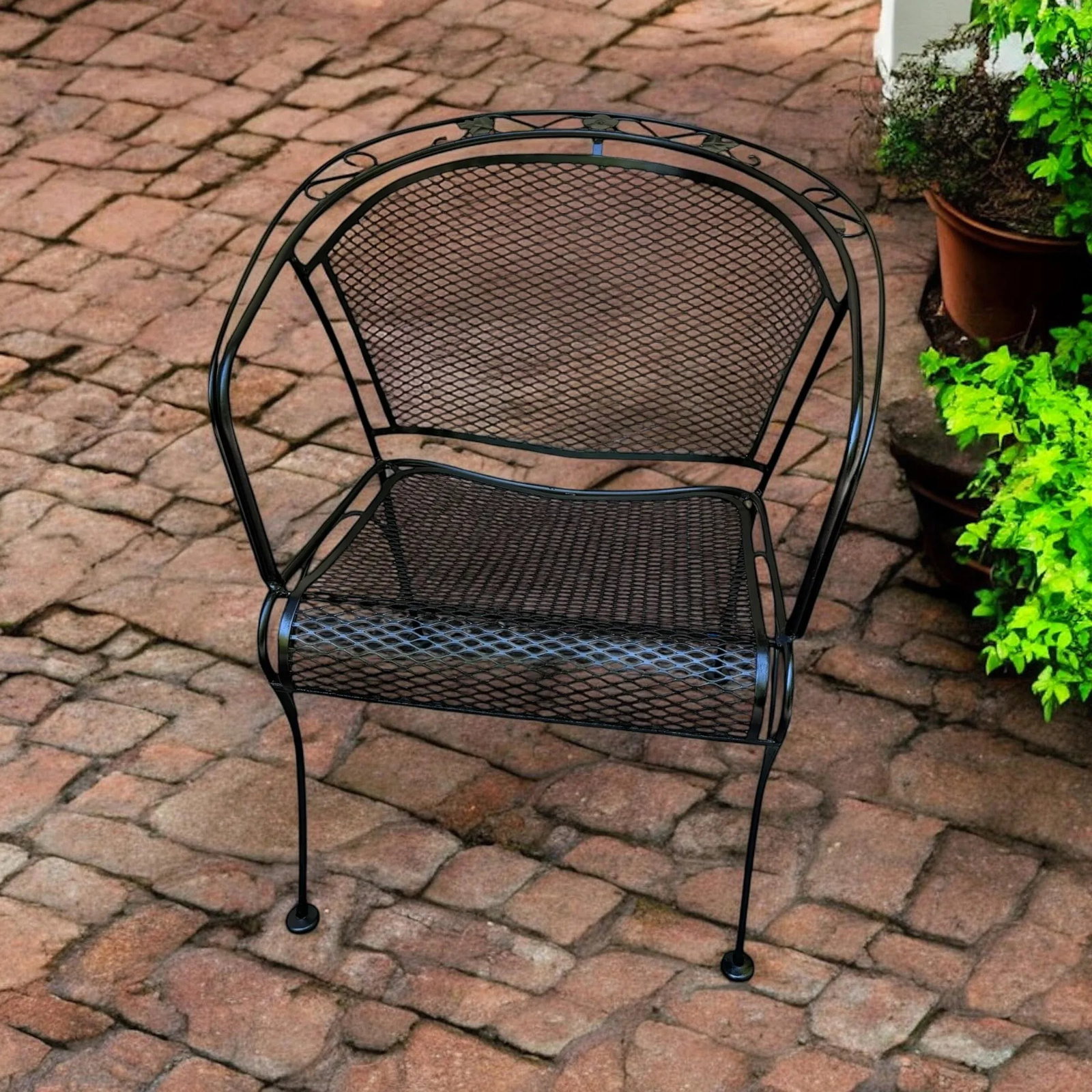 Wrought Iron Russell Woodard Restored Indoor/Outdoor Patio Table With 4 Barrel Chairs - 4