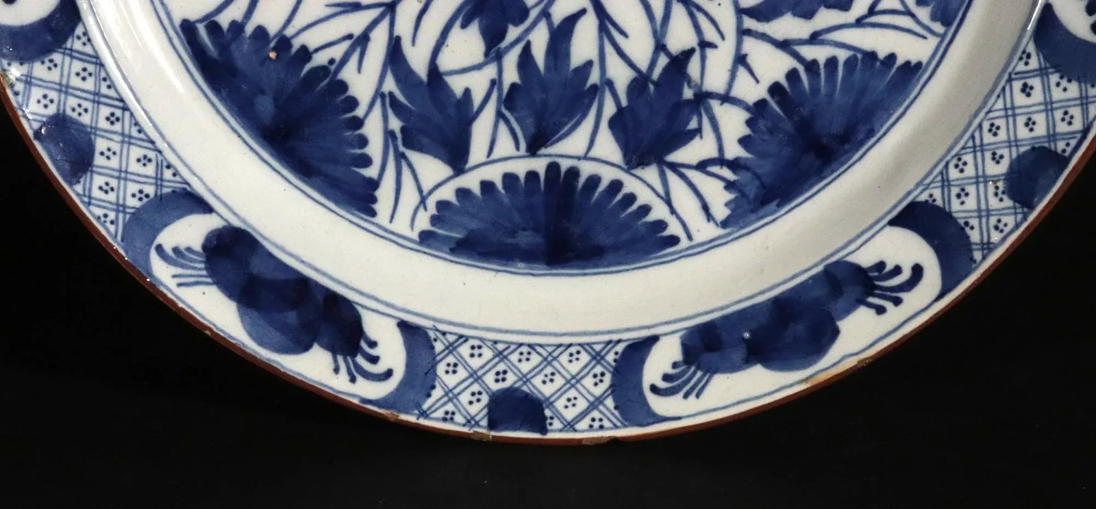 Dutch Delft Large Dish With Chinoiserie Dragon Design - 2