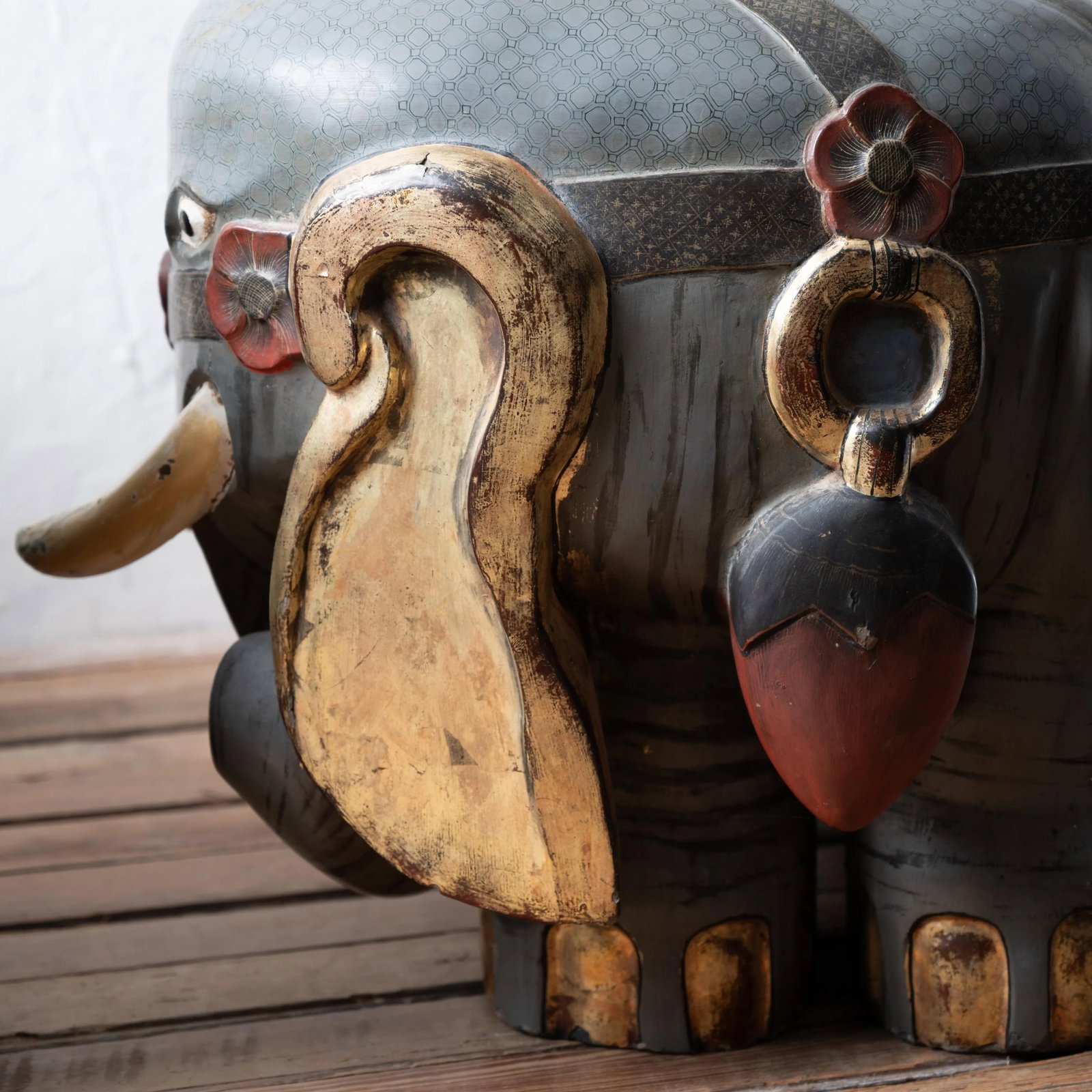 A Pair of Chinese Export Elephant Garden Stools - 11