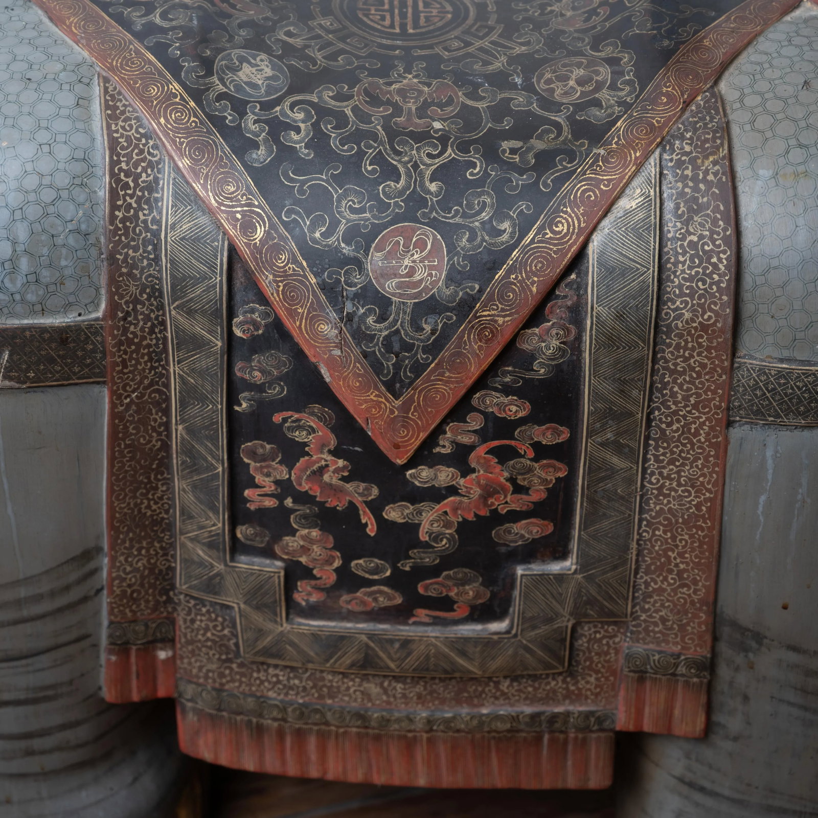 A Pair of Chinese Export Elephant Garden Stools - 12