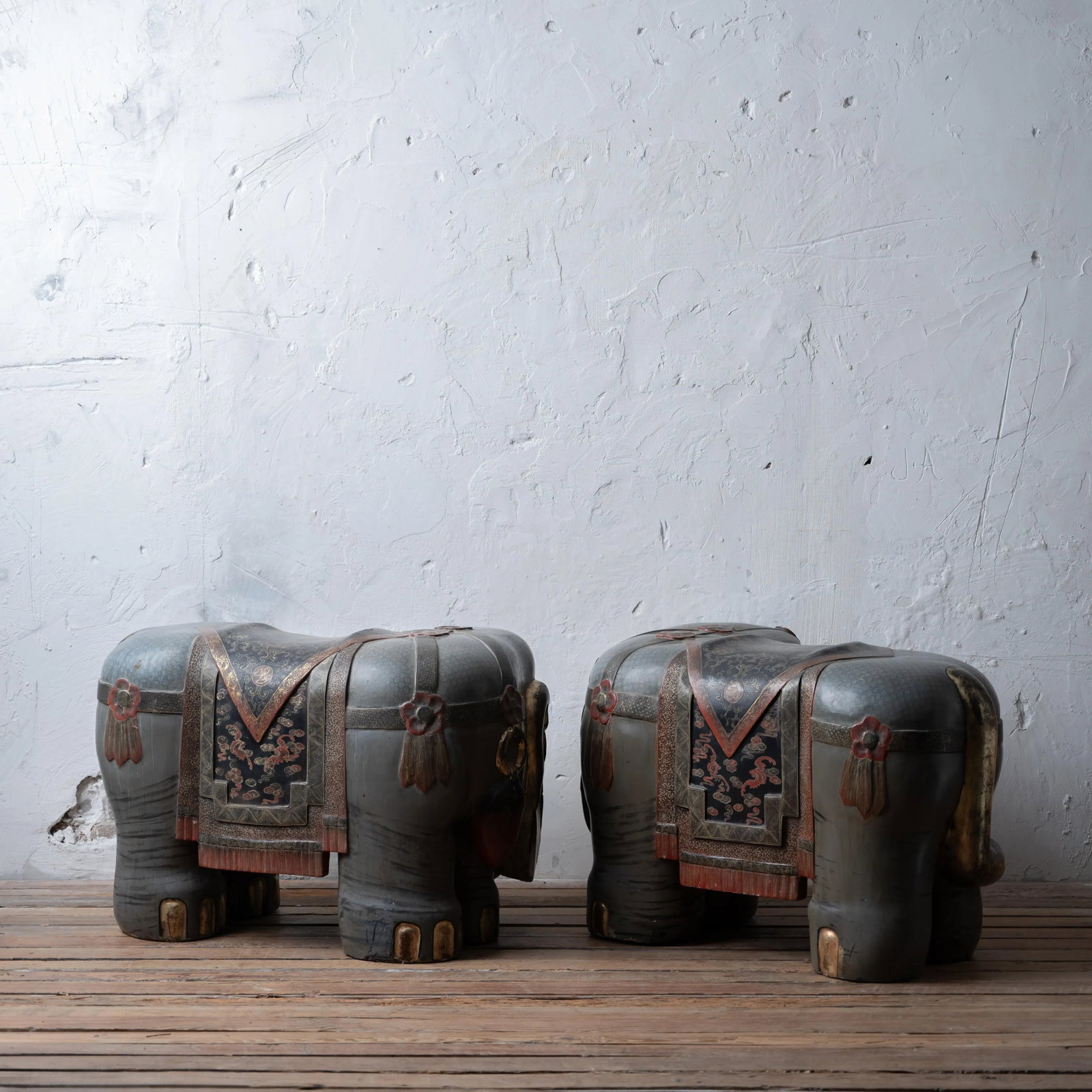 A Pair of Chinese Export Elephant Garden Stools - 13