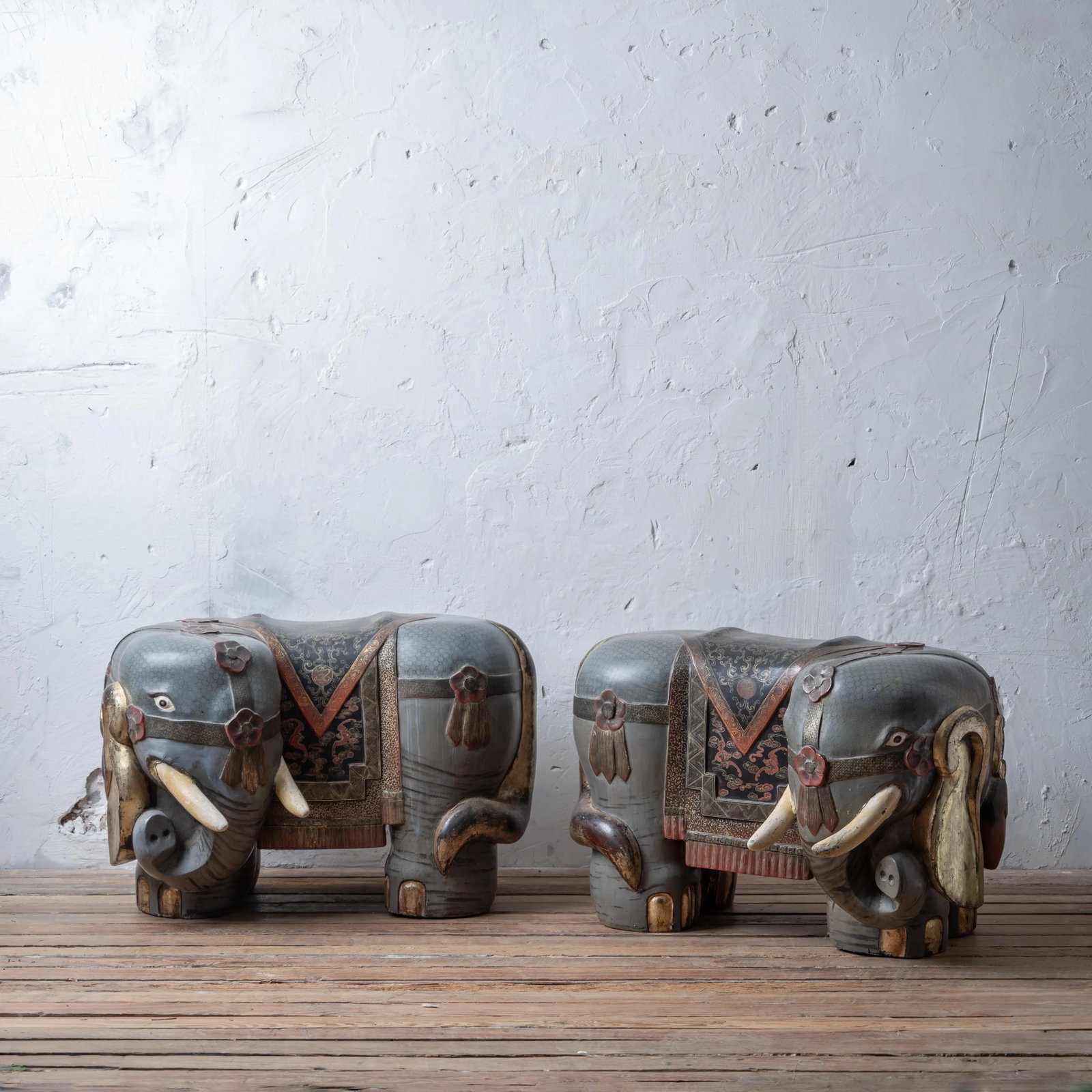 A Pair of Chinese Export Elephant Garden Stools - 2