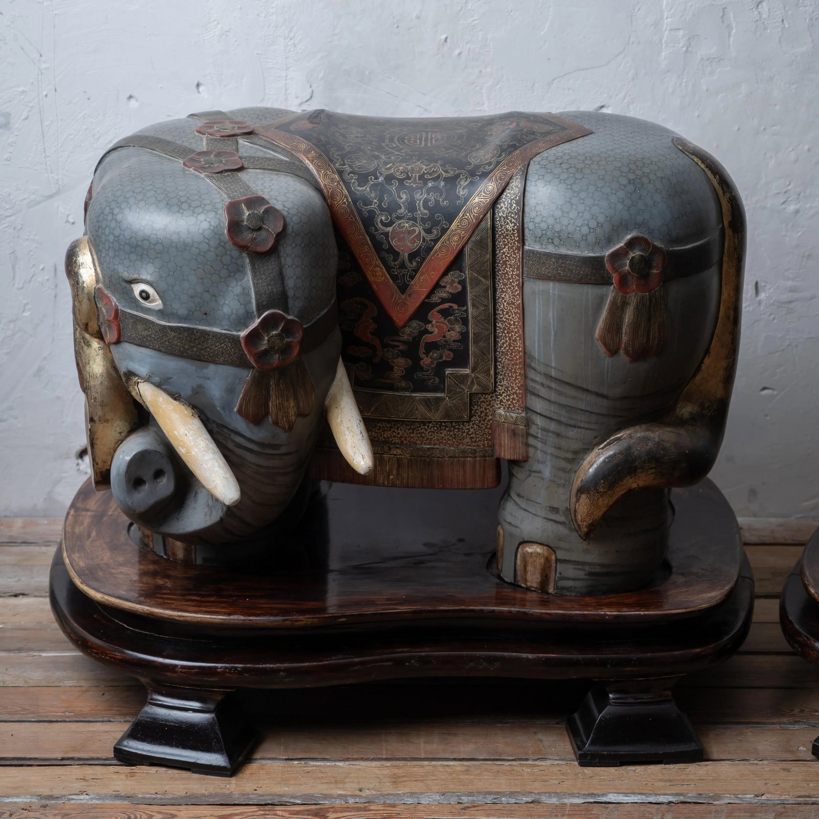 A Pair of Chinese Export Elephant Garden Stools - 4