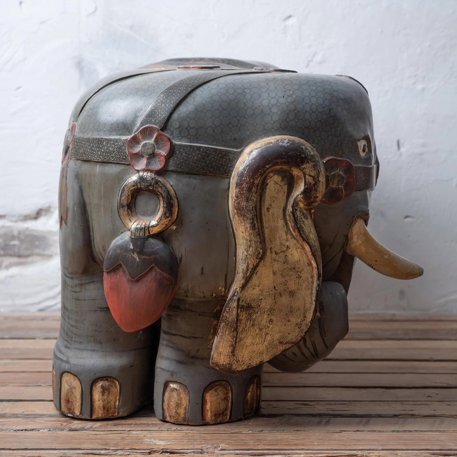A Pair of Chinese Export Elephant Garden Stools - 7