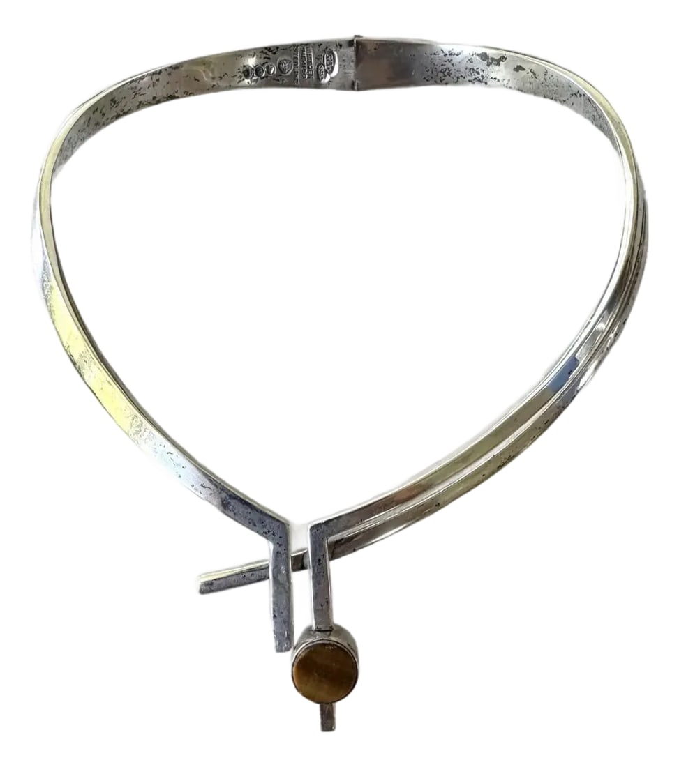 Vintage Mid-Century Antonio Pineda Sigi Taxco Sterling Silver, Tiger's Eye, and Onyx Sculputural Nec: Antonio Pineda Sterling Silve sculputural necklace with reversable stone of Tiger's eye and onyx. The stone pendant spins for wearing either stone. Pineda is one of the most famous Sigi Taxco Mexican 