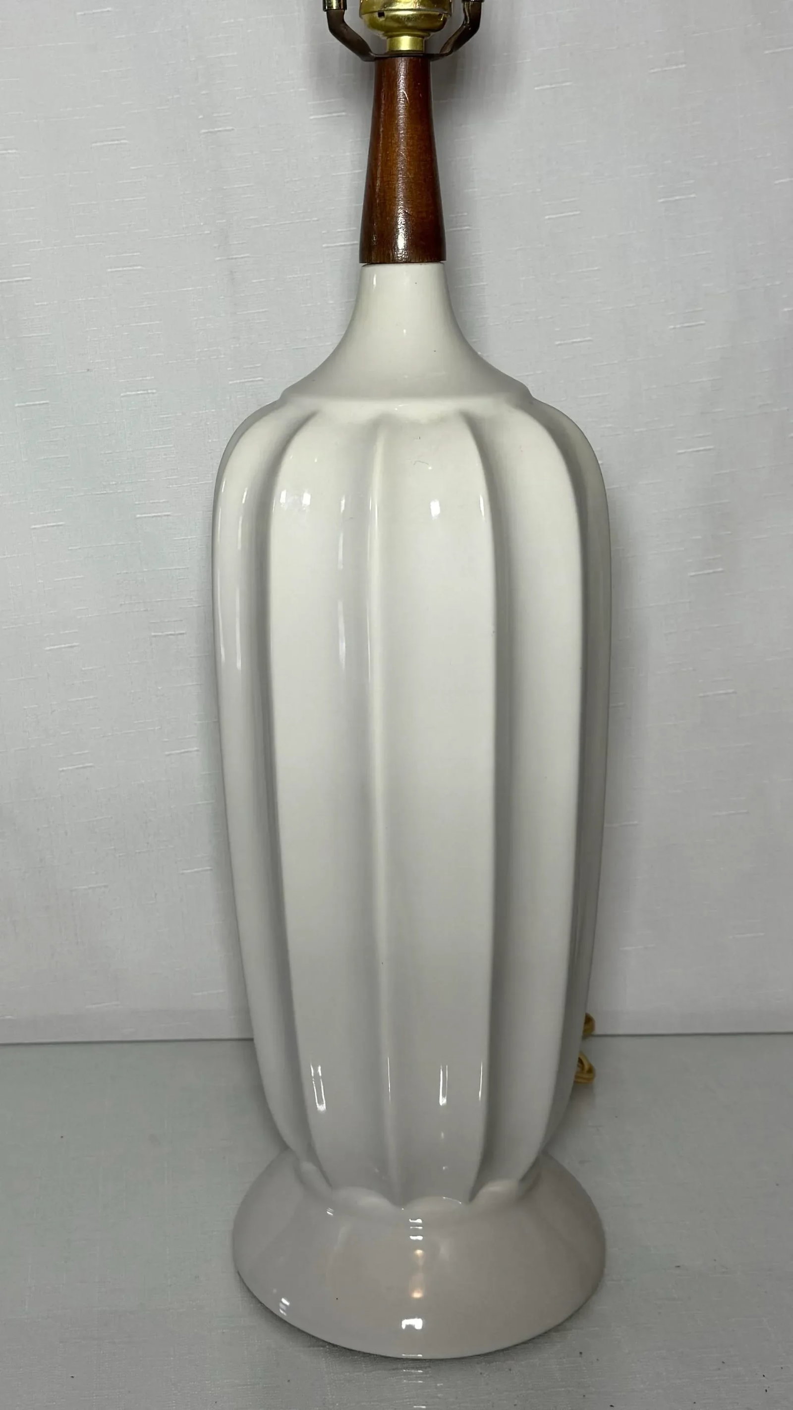 Mid 20th Century Elegant Vintage Mid-Century Danish Modern Ceramic Fluted Table Lamp With Walnut Acc - 3