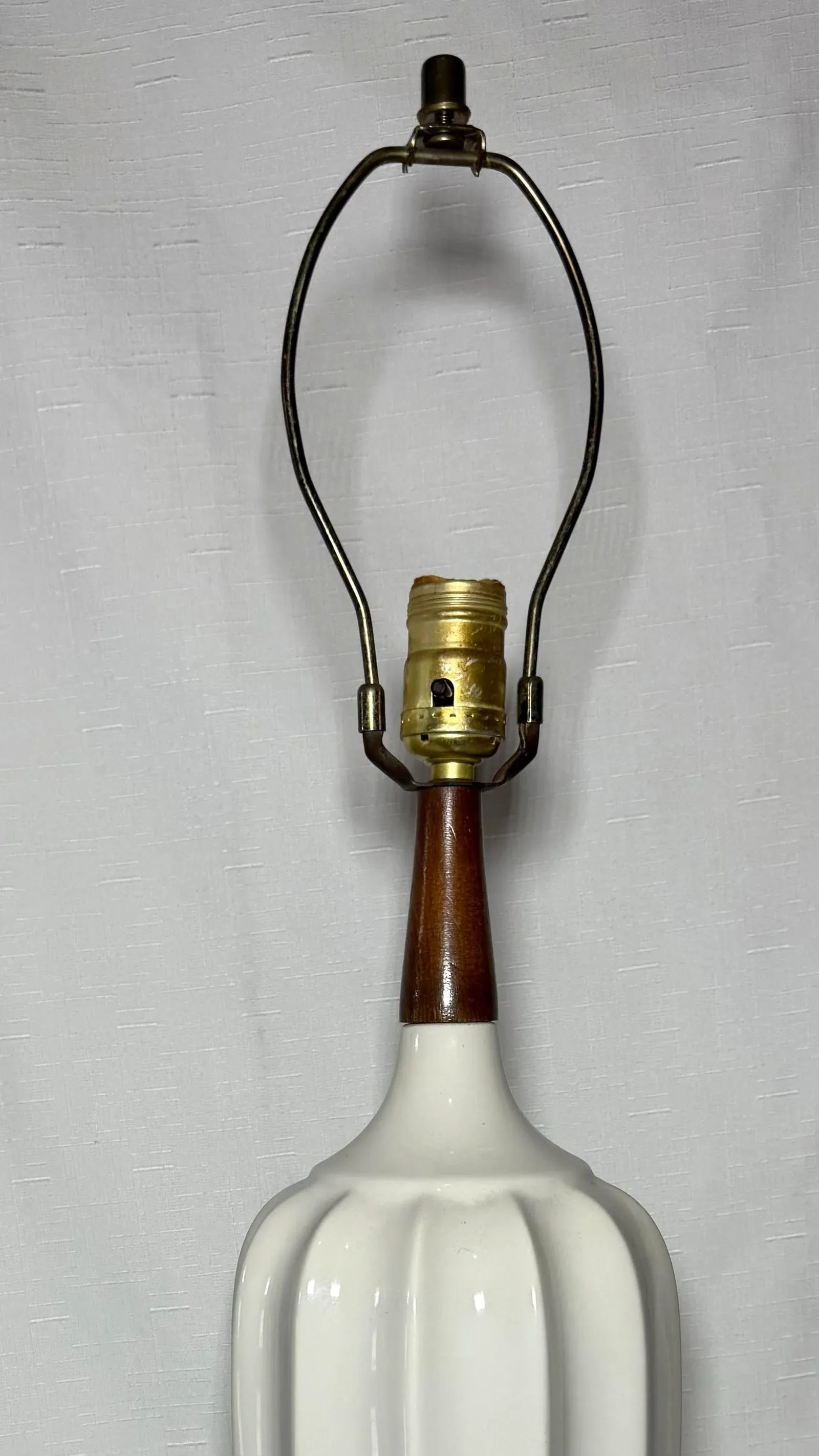 Mid 20th Century Elegant Vintage Mid-Century Danish Modern Ceramic Fluted Table Lamp With Walnut Acc - 4