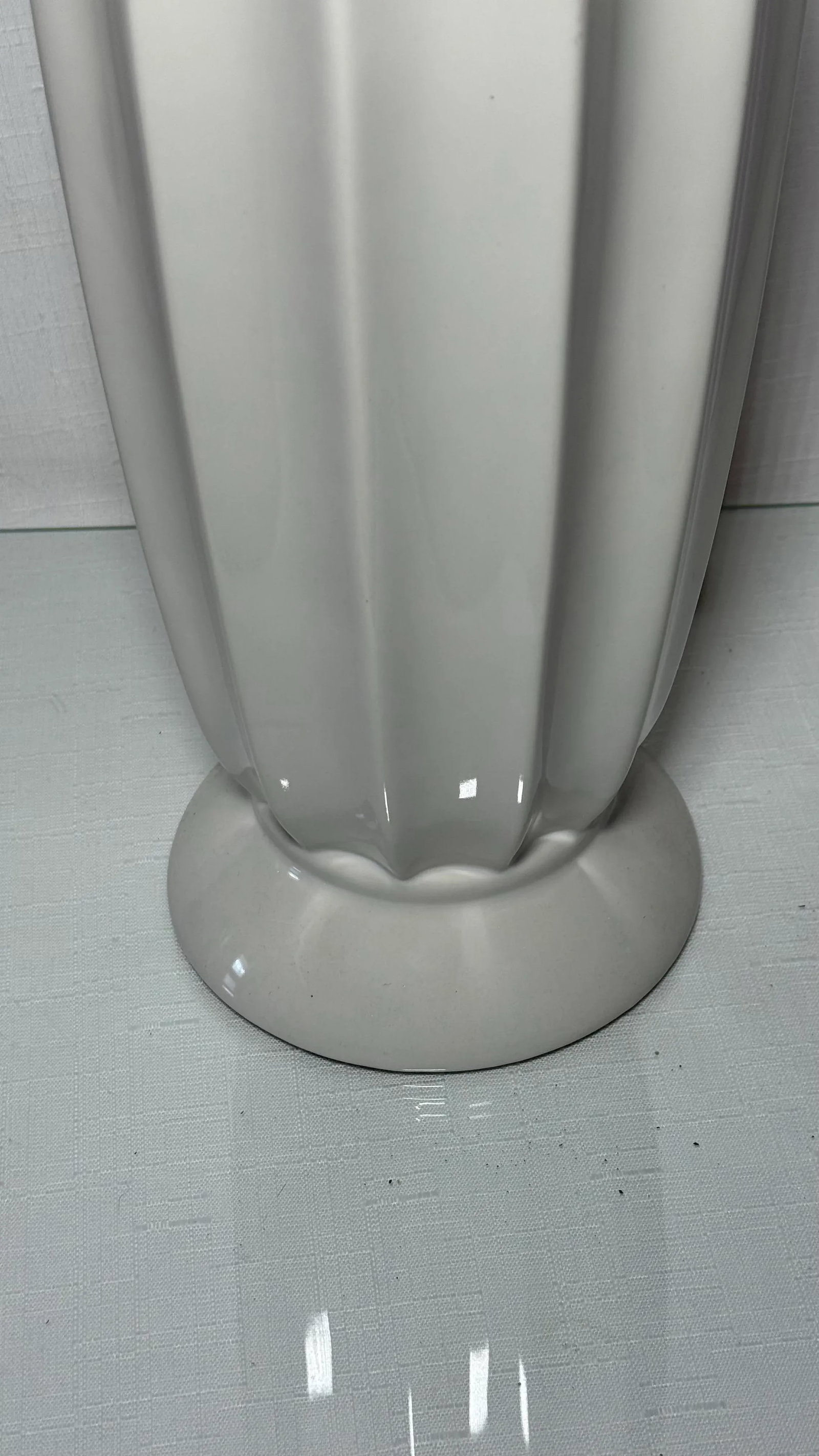 Mid 20th Century Elegant Vintage Mid-Century Danish Modern Ceramic Fluted Table Lamp With Walnut Acc - 6