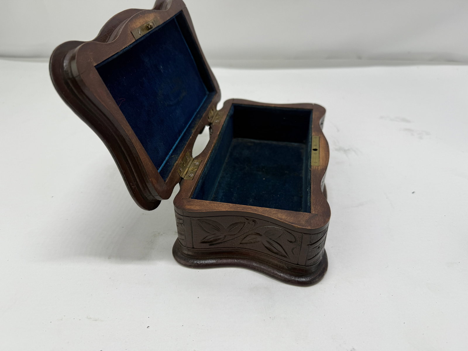 Mid-19th Century Carved Walnut Jewelry or Trinket Box, Likely Black Forest - 2