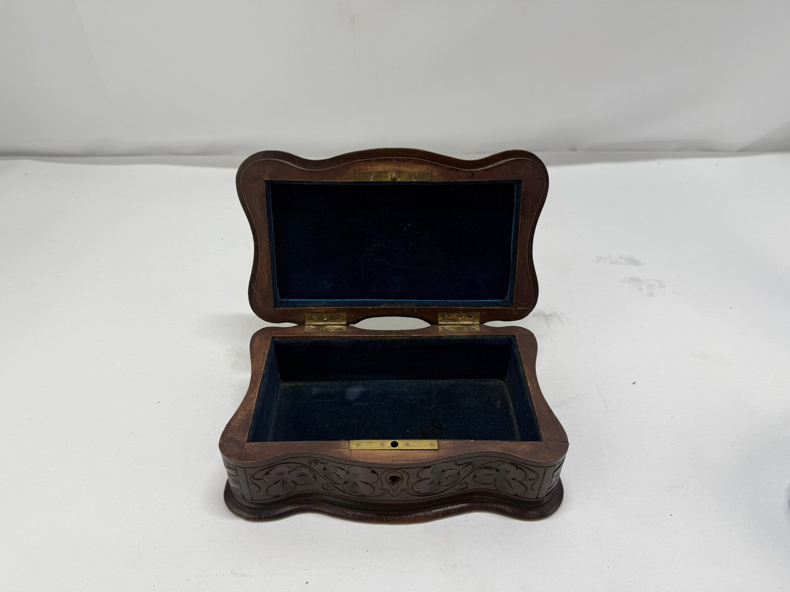 Mid-19th Century Carved Walnut Jewelry or Trinket Box, Likely Black Forest - 3