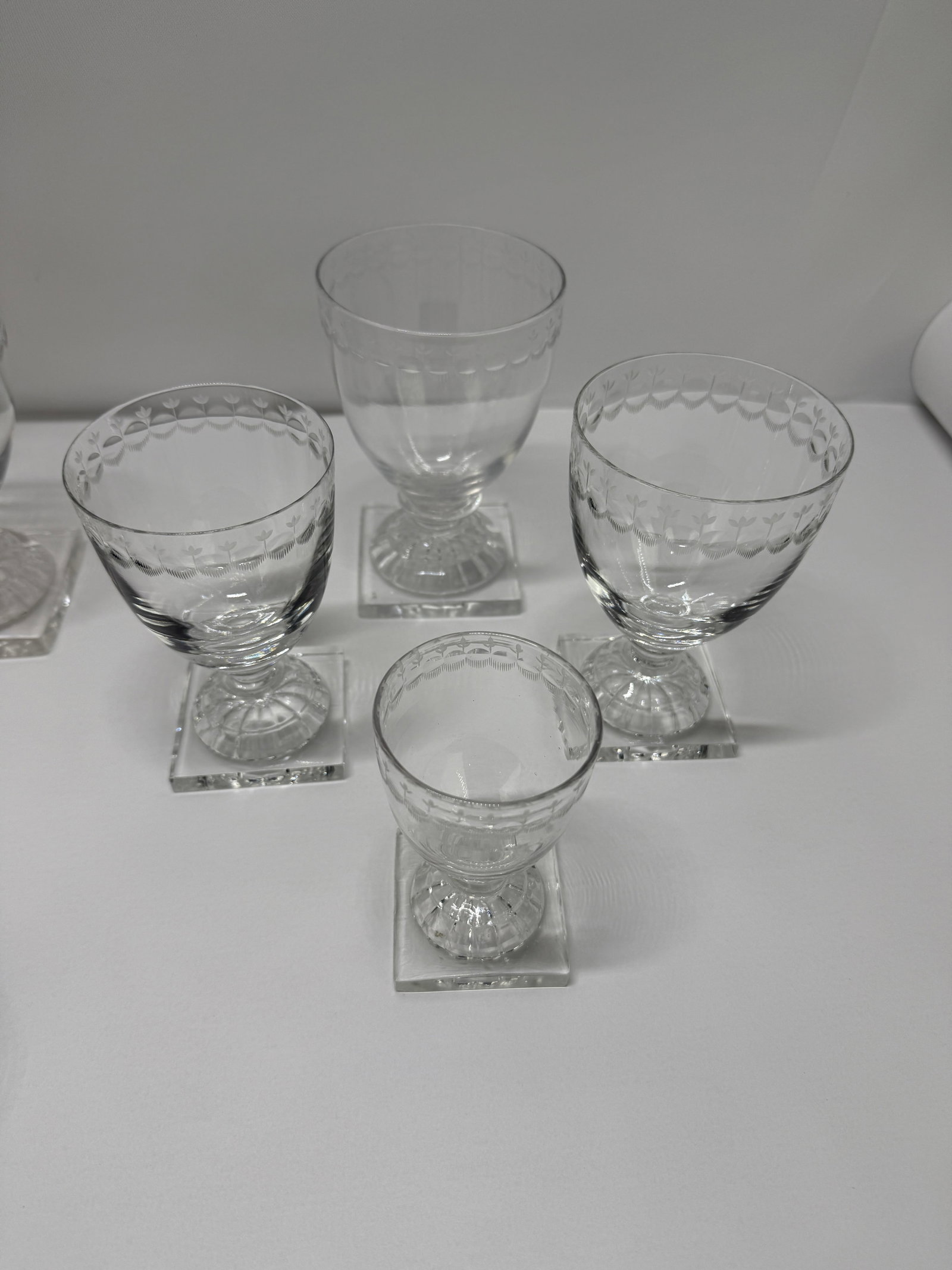 Set of Seventeen Lemon Squeezer–Foot Etched Glasses, C. 1810 & William Yeoward - 7