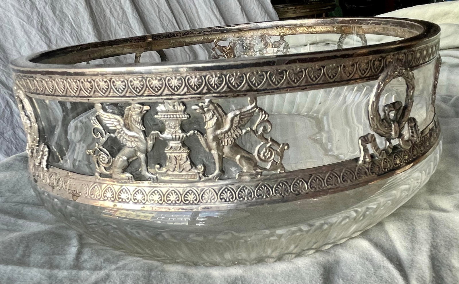 Early 20th Century Neoclassical Laurel Wreath Griffins Urn 800 Silver Decorated Rimmed Glass Bowl - 2