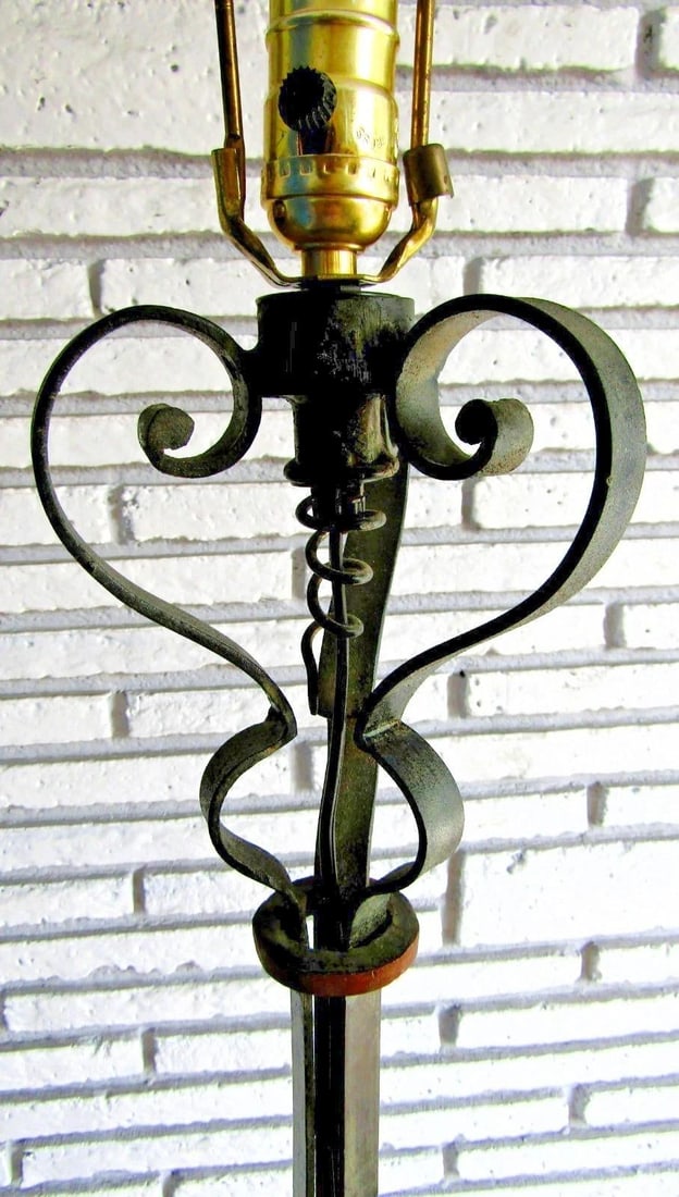 1920s French Art Deco Wrought Iron Scrollwork and Leaves Tripod Floor Lamp and Shade - 8