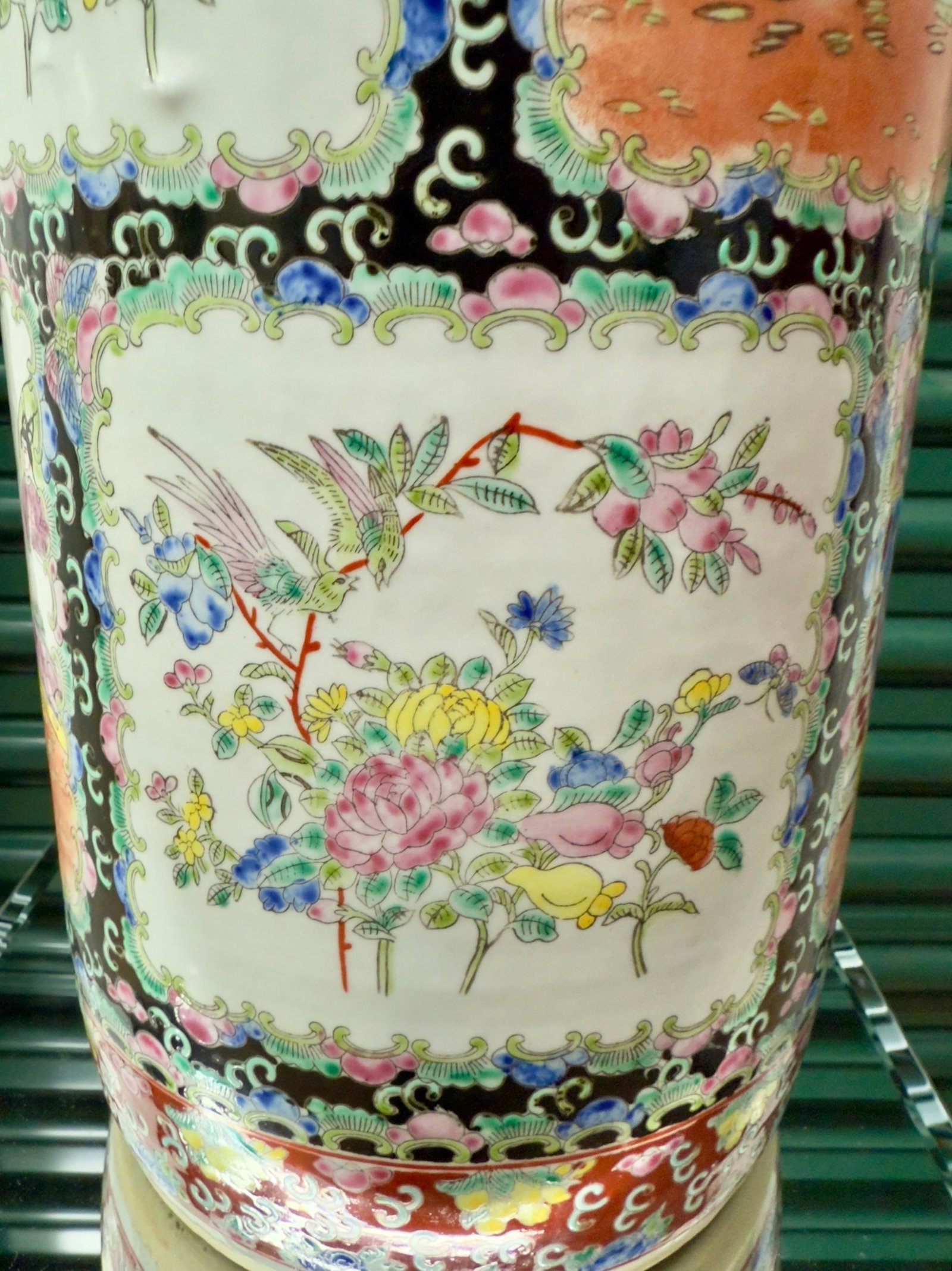 1970s Chinouserie Famille Rose Noire Porcelain Umbrella Stand - 5
