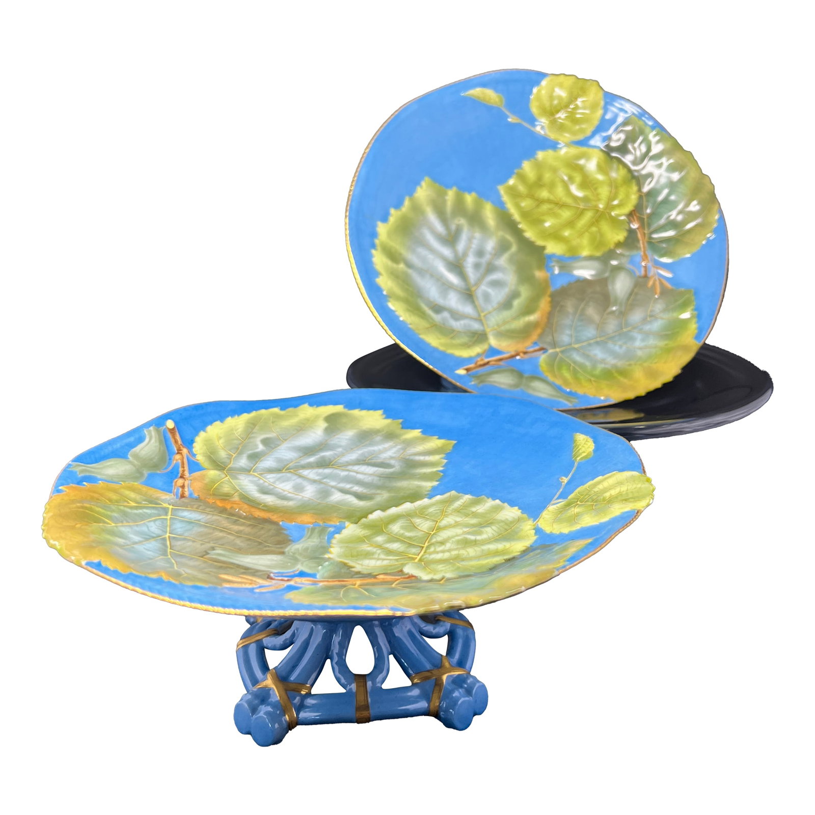 Pair of Italian Renata Depose Metallica Glaze Footed Compotes With Aspen Leaf Motif, Mid-Century: Striking pair of Italian ceramic footed plates by Renata, featuring sculptural aspen leaf motifs in high relief against a vivid blue ground. Each piece is finished with a luminous metallic glaze and a