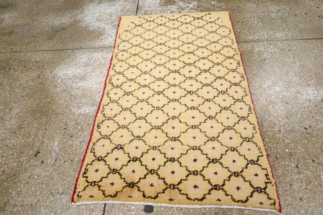 Galerie Shabab Collection Mid-20th Century Turkish Anatolian Throw Rug - 2