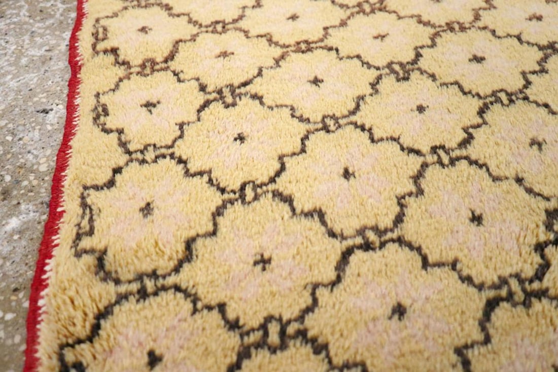 Galerie Shabab Collection Mid-20th Century Turkish Anatolian Throw Rug - 3