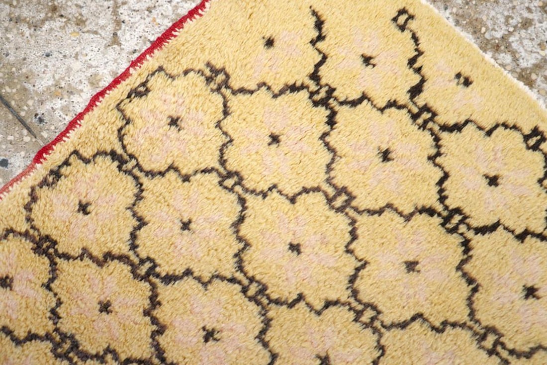 Galerie Shabab Collection Mid-20th Century Turkish Anatolian Throw Rug - 4