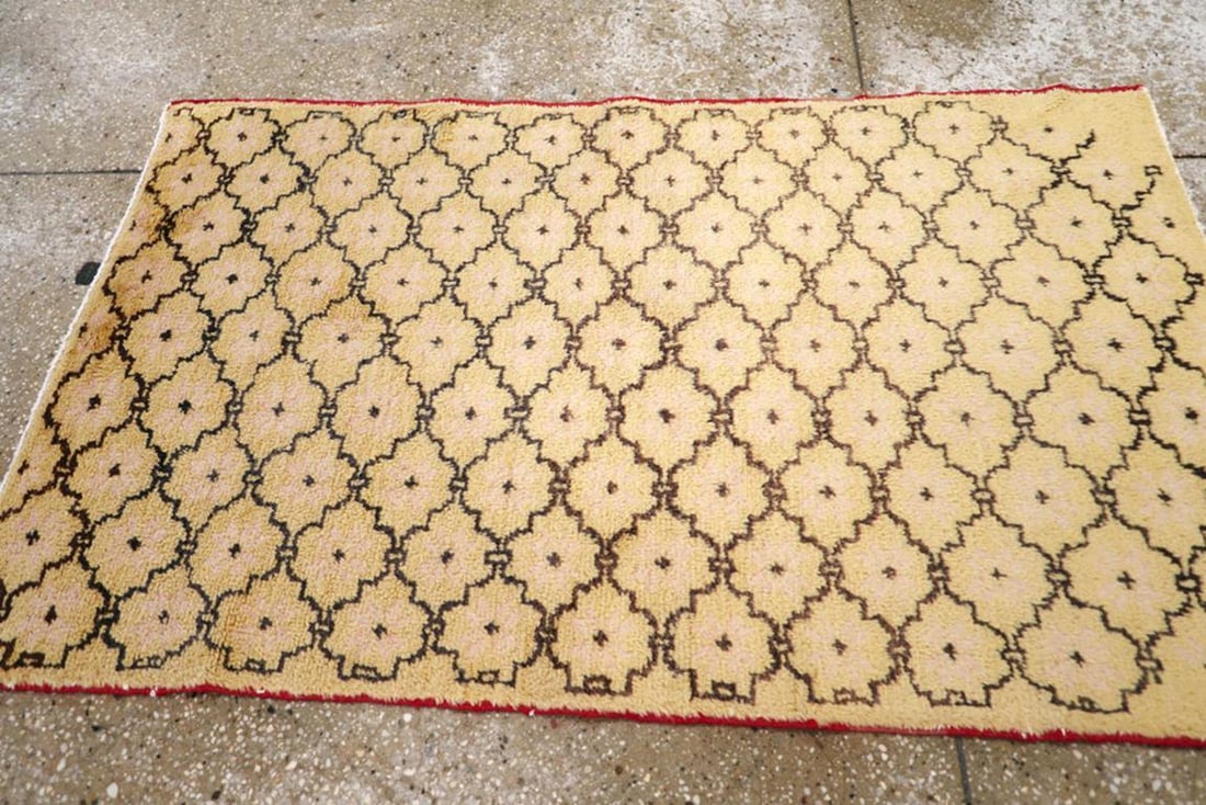 Galerie Shabab Collection Mid-20th Century Turkish Anatolian Throw Rug - 5