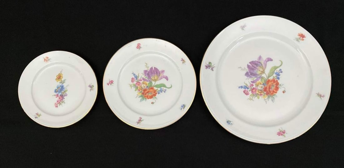 1980s Exceptional Set of Furstenberg "Ancestral Dresden" China - 71 Pieces - 5