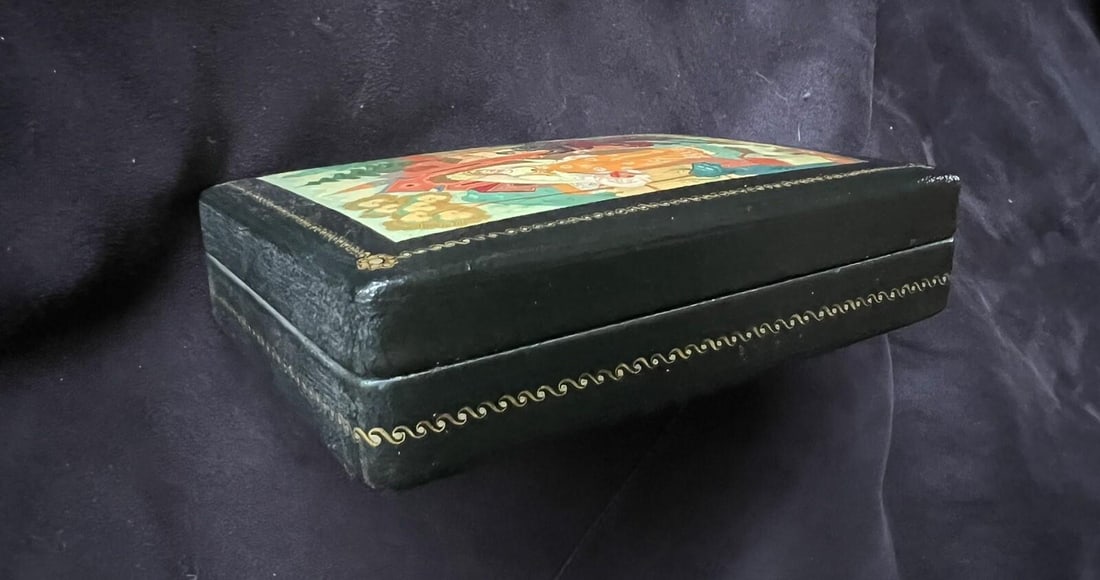 Lacquered Box Snow-White Fairy Tale, Signed - 13