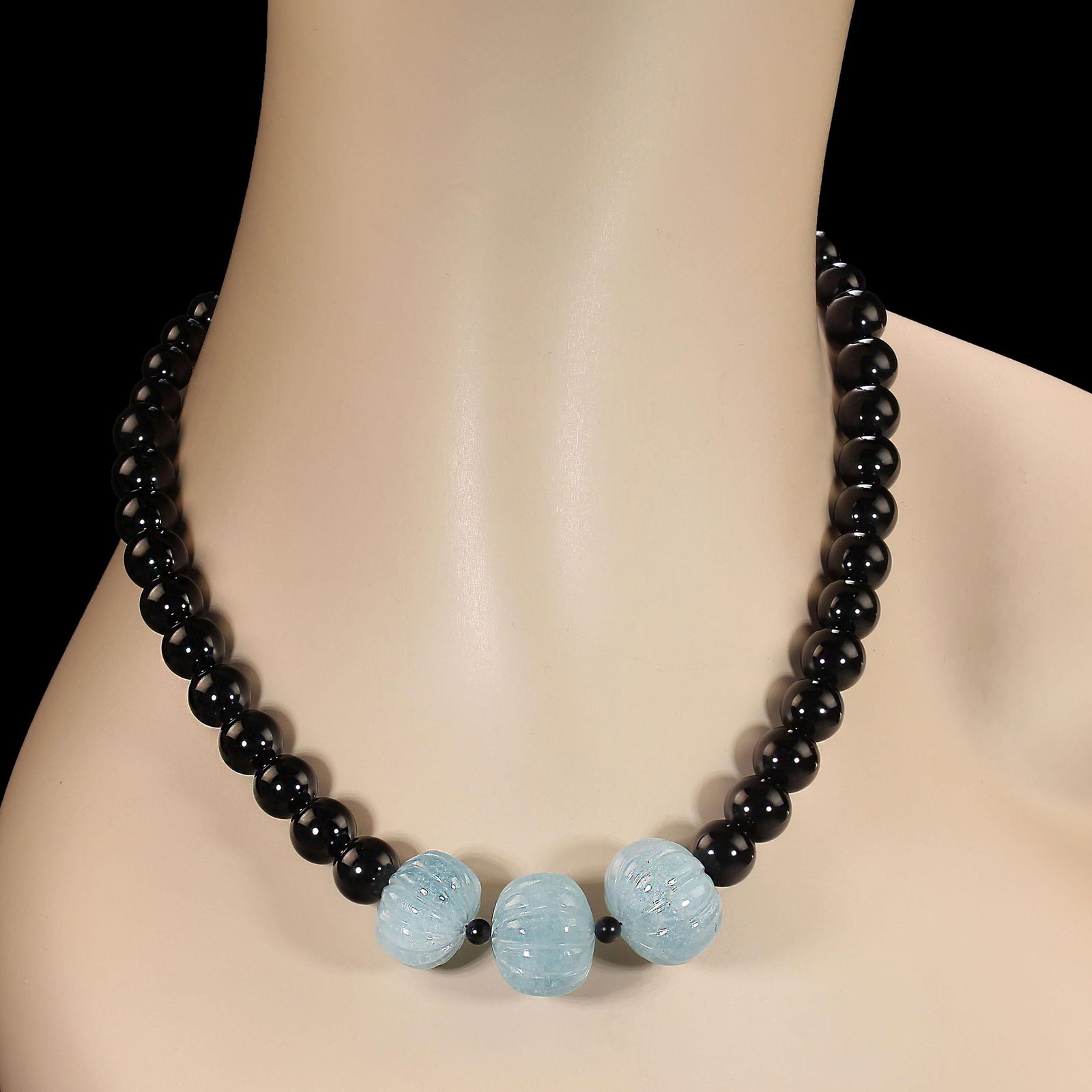 Ajd 18 Inch Elegant Black Onyx Necklace With Hand Carved Aquamarine Accents - 3