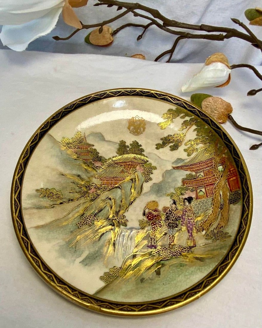 Antique Meiji Period Satsuma Gilt Landscape Plate, Signed KÅten Workshop, Circa 1890 - 3