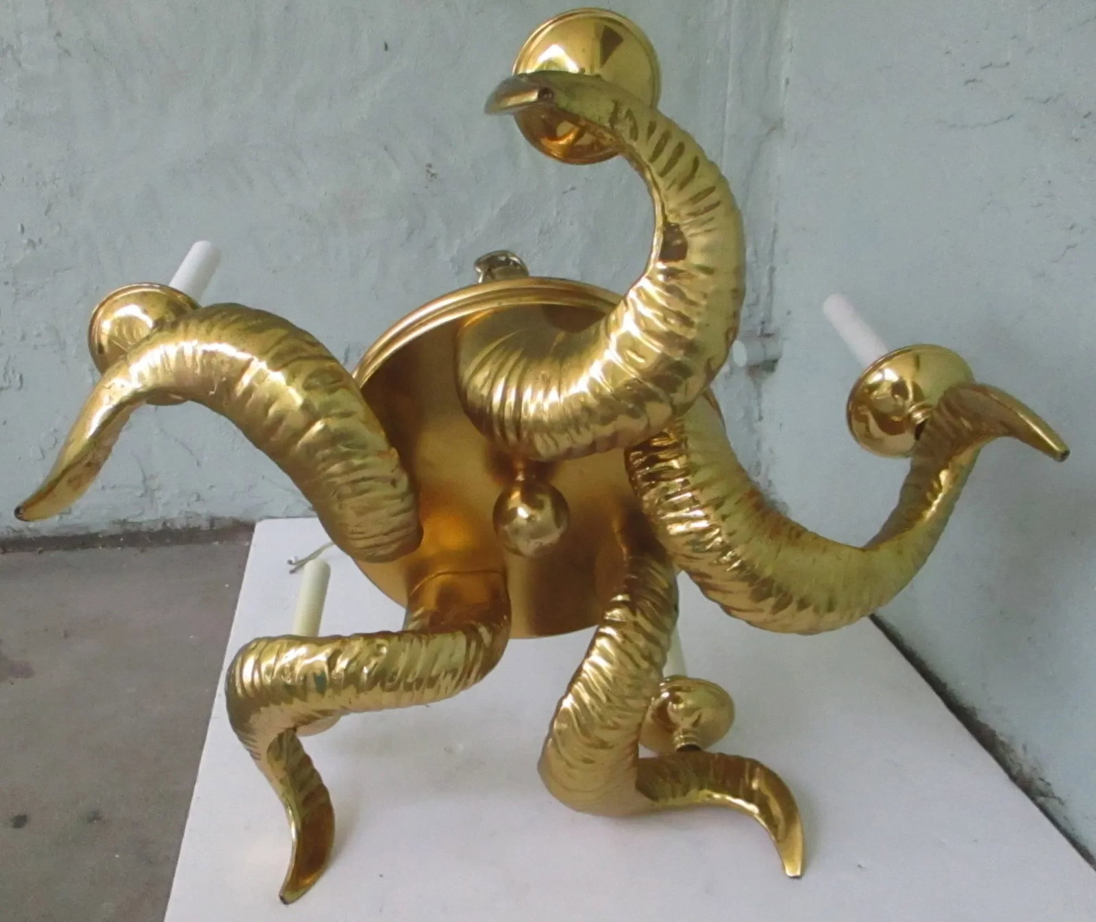 1950s Chapman Hollywood Regency Five Light Ram Horn Bronze Chandelier - 7