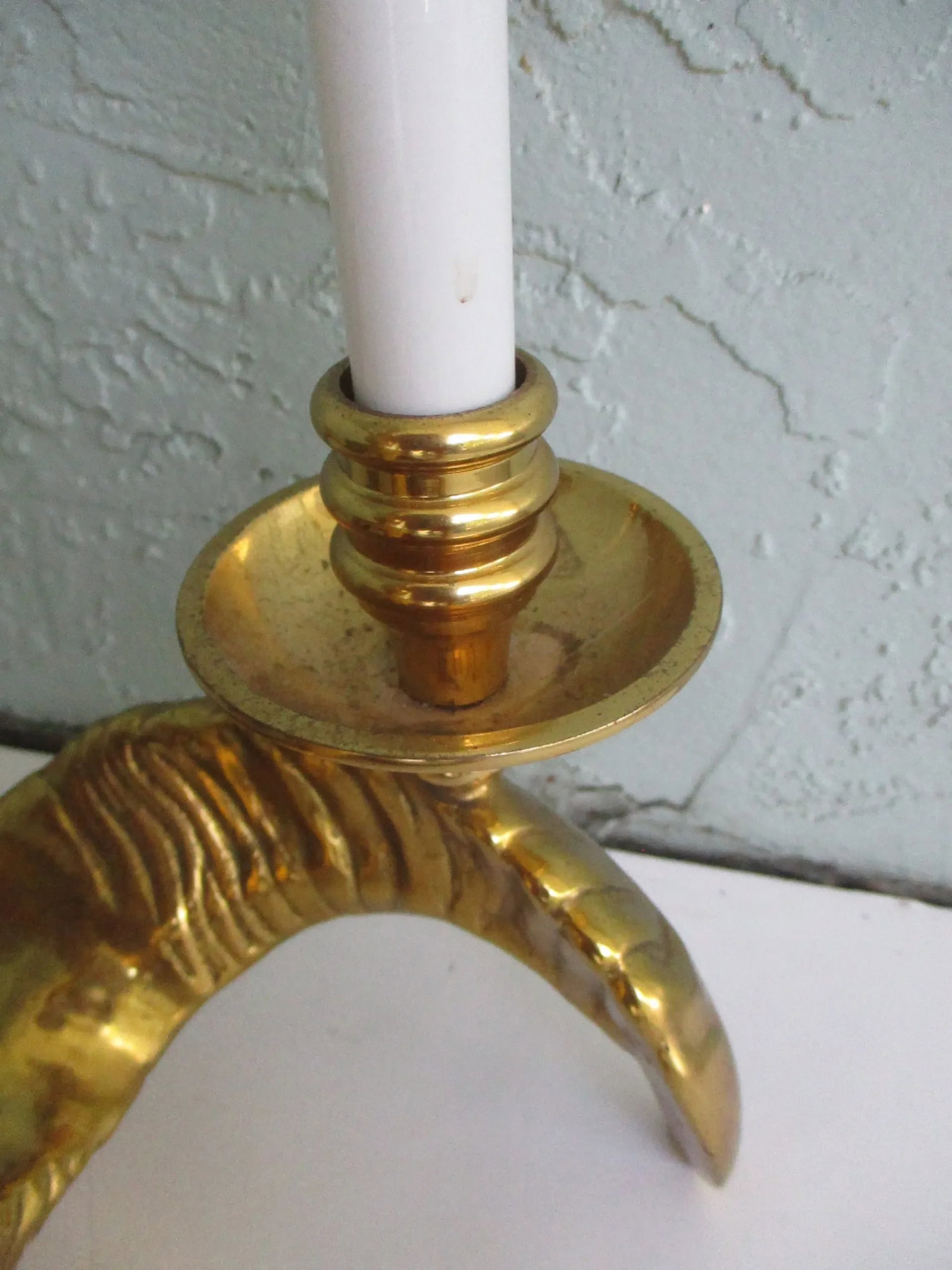 1950s Chapman Hollywood Regency Five Light Ram Horn Bronze Chandelier - 8
