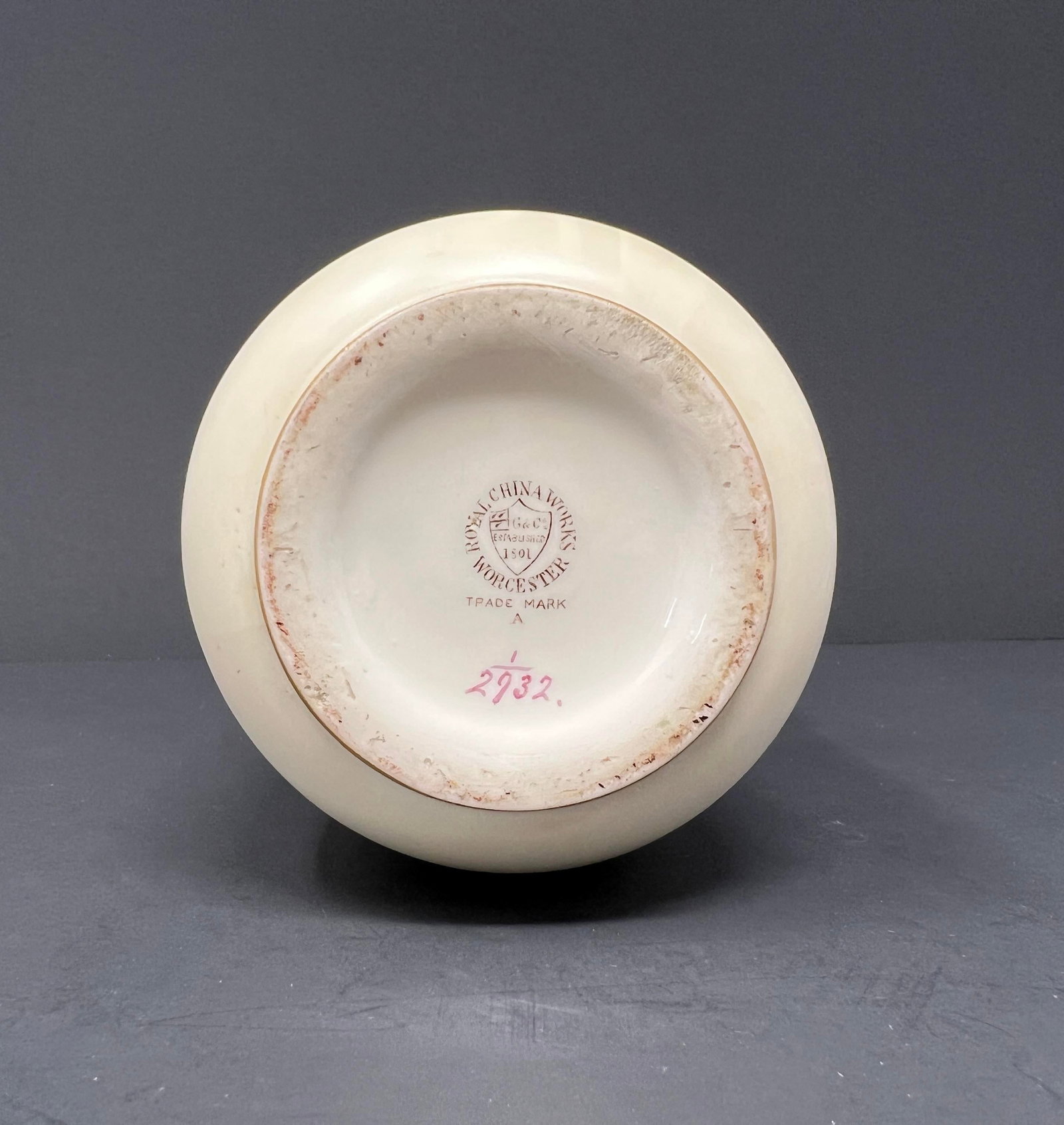 Antique Royal Worcester Blush Ivory Porcelain Twin-Handled Aesthetic Movement Vase, England c.1900 - 6