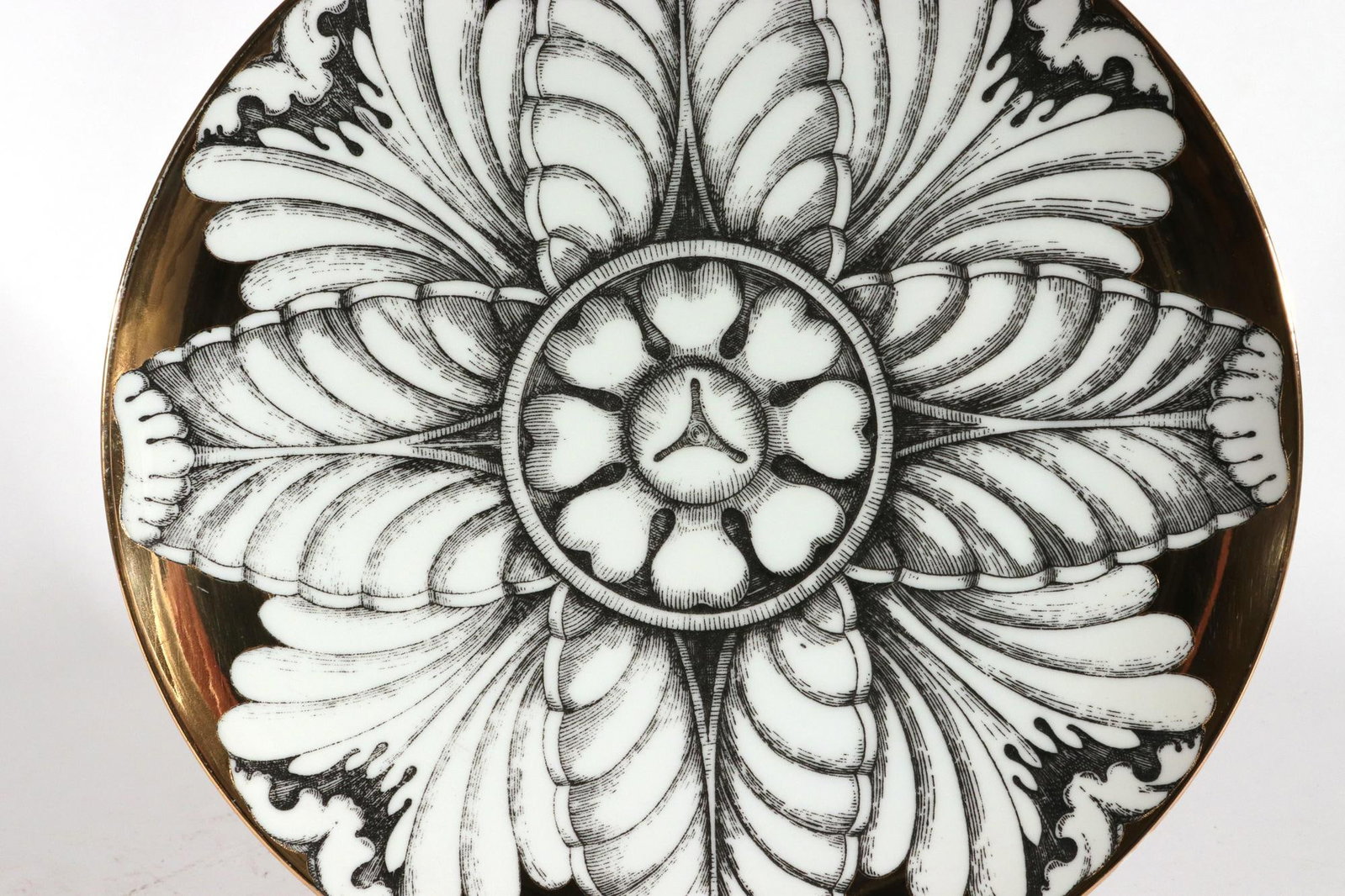 Rosoni Pattern Piero Fornasetti Porcelain Plates, a Numbered Set of Six - 15