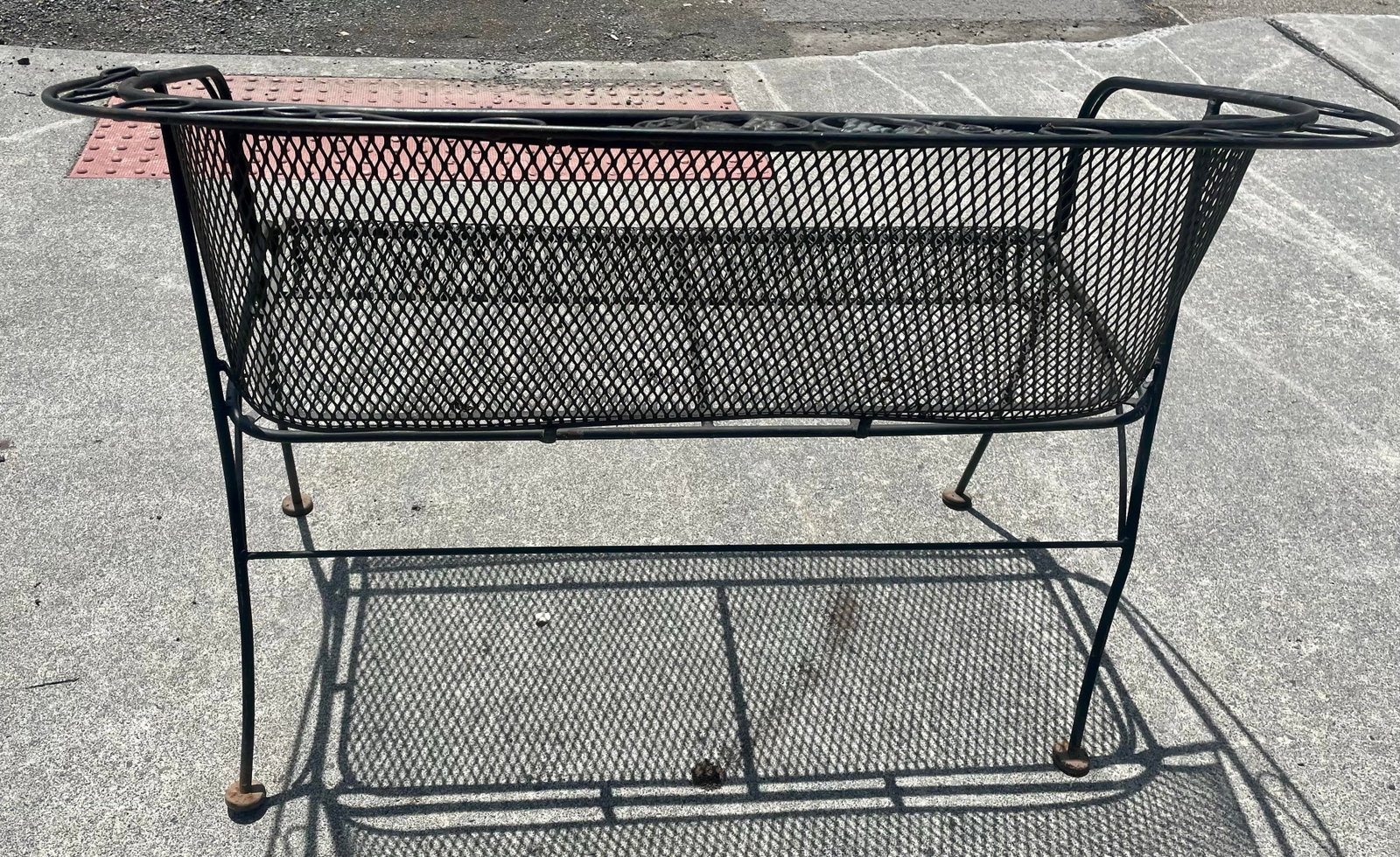 Mid 20th Century Woodard Grapevine Barrel Back Wrought Iron Bench Loveseat Grape Pattern - 2