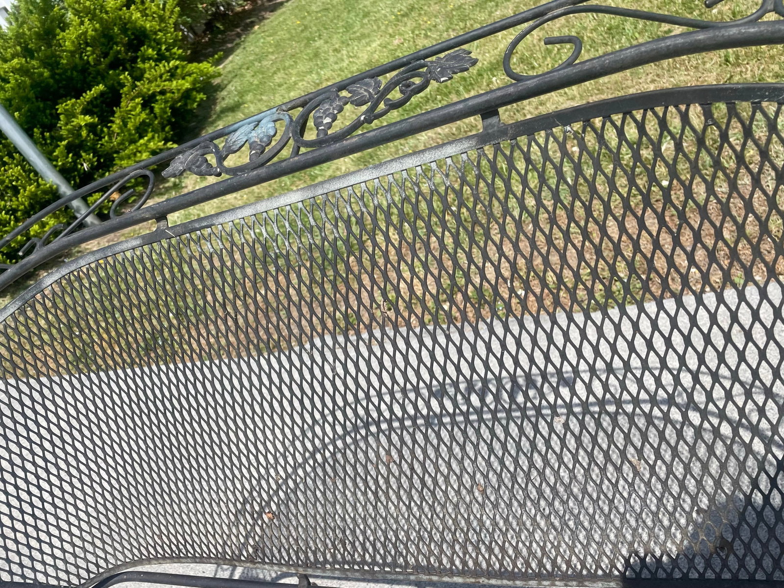 Mid 20th Century Woodard Grapevine Barrel Back Wrought Iron Bench Loveseat Grape Pattern - 4