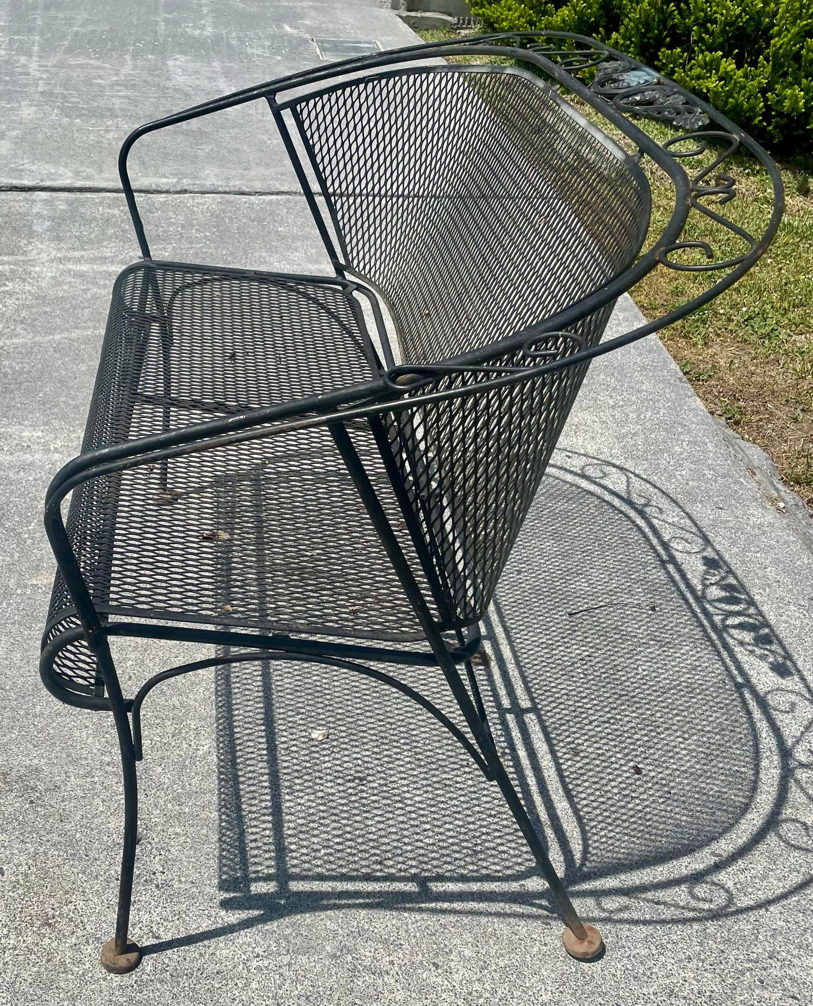 Mid 20th Century Woodard Grapevine Barrel Back Wrought Iron Bench Loveseat Grape Pattern - 5