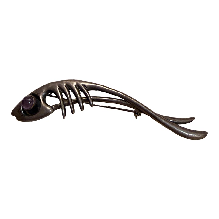 Taxco Sterling Silver Abstract Fish Pin Amethyst Stone Eye Sigi Pineda: For your consideration a Taxco sterling silver abstract fish pin, likely featuring an amethyst stone for the eye. Attributed to Sigi Pineda. Pin has multiple stamps underneath, but are hard to read.