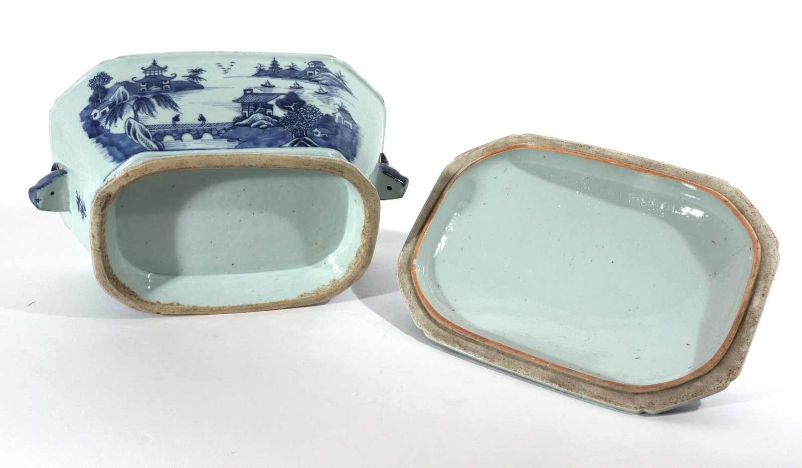 River Pavilion: Chinese Export Porcelain Blue & White Tureen - 10